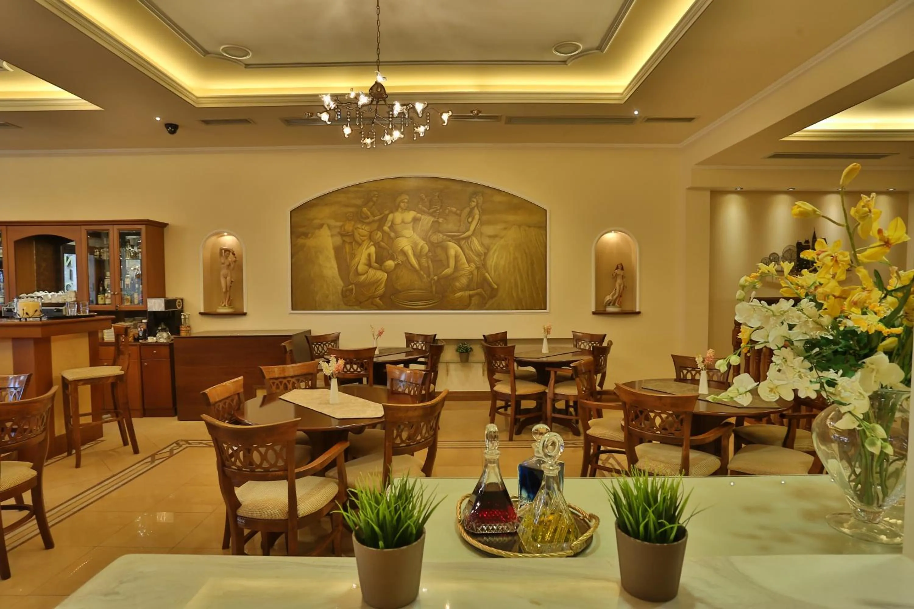 Restaurant/places to eat in Xenios Dias Boutique Hotel