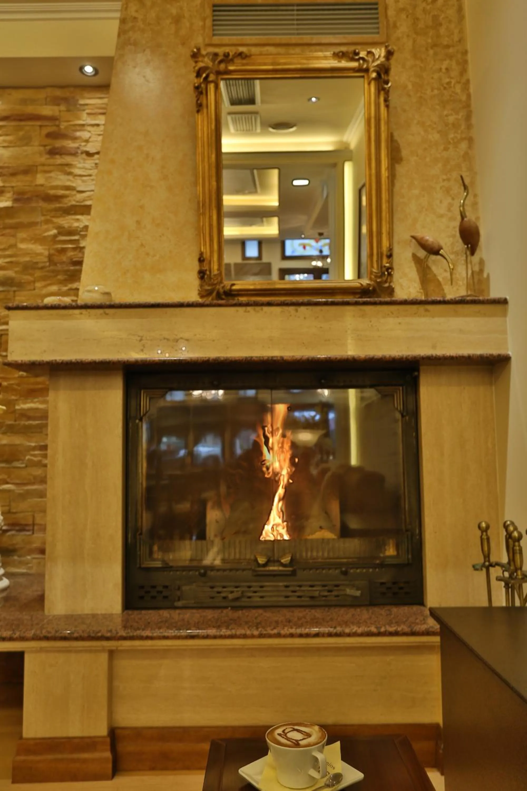 Communal lounge/ TV room in Xenios Dias Boutique Hotel