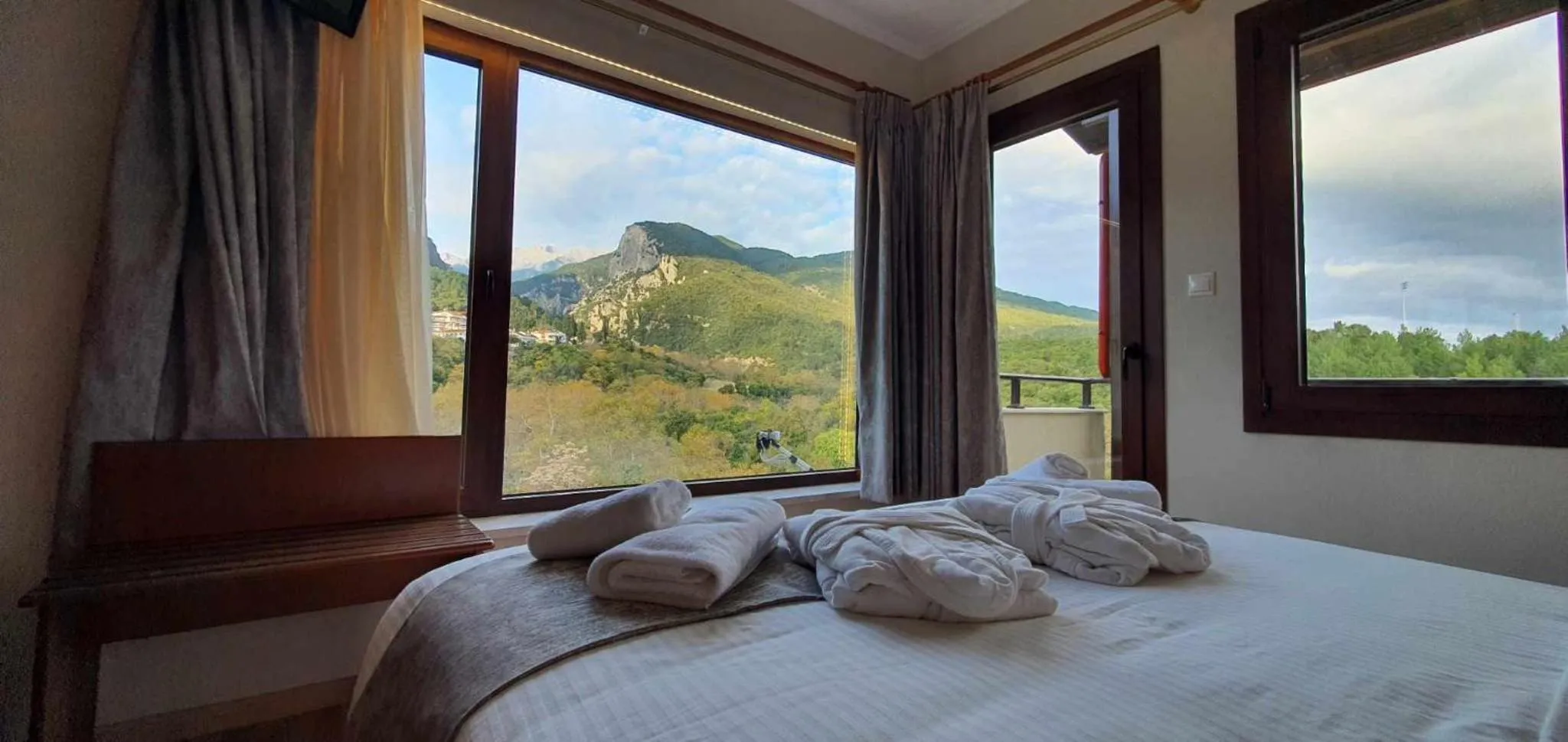 Bed in Xenios Dias Boutique Hotel