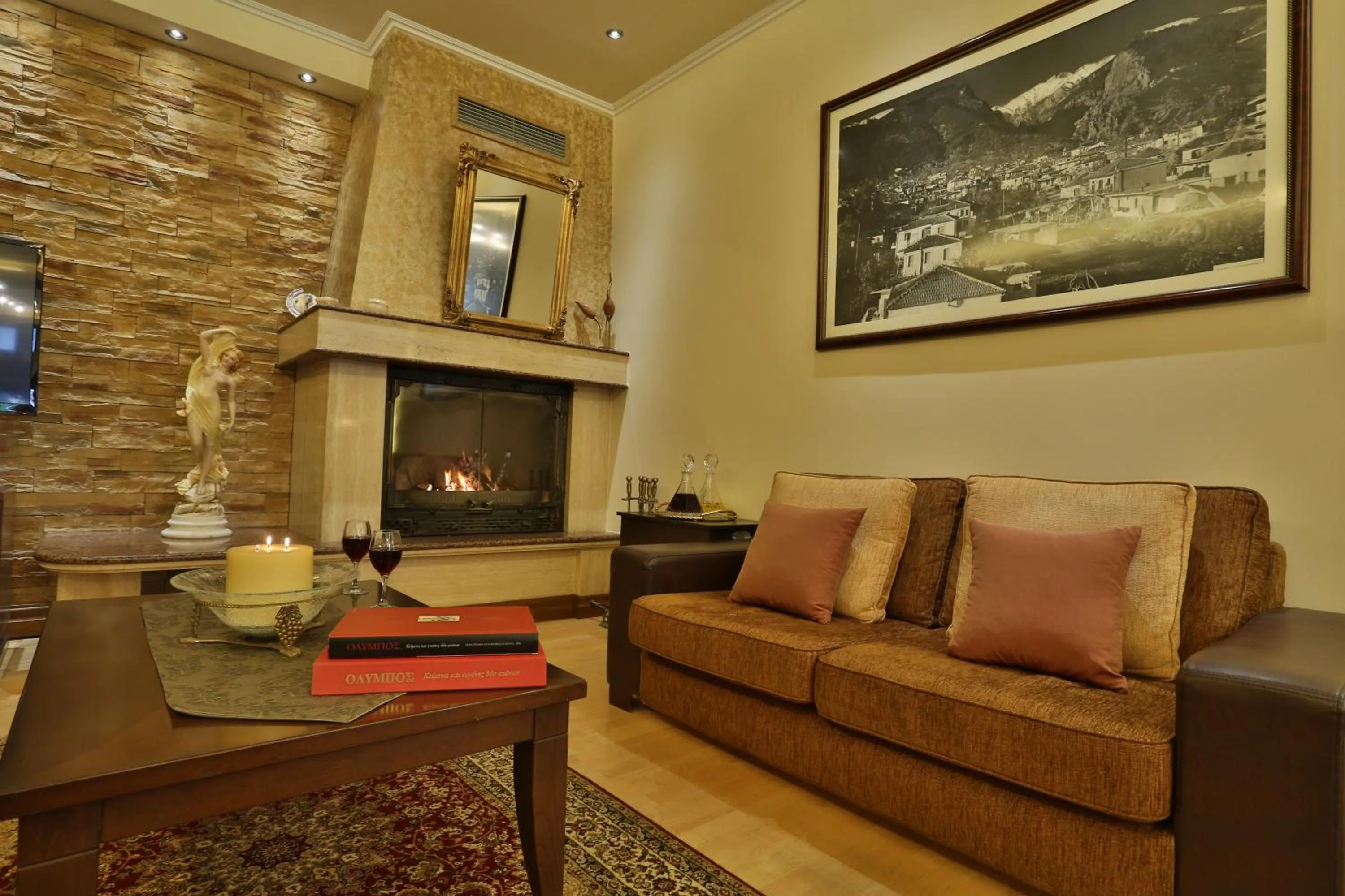 Communal lounge/ TV room in Xenios Dias Boutique Hotel