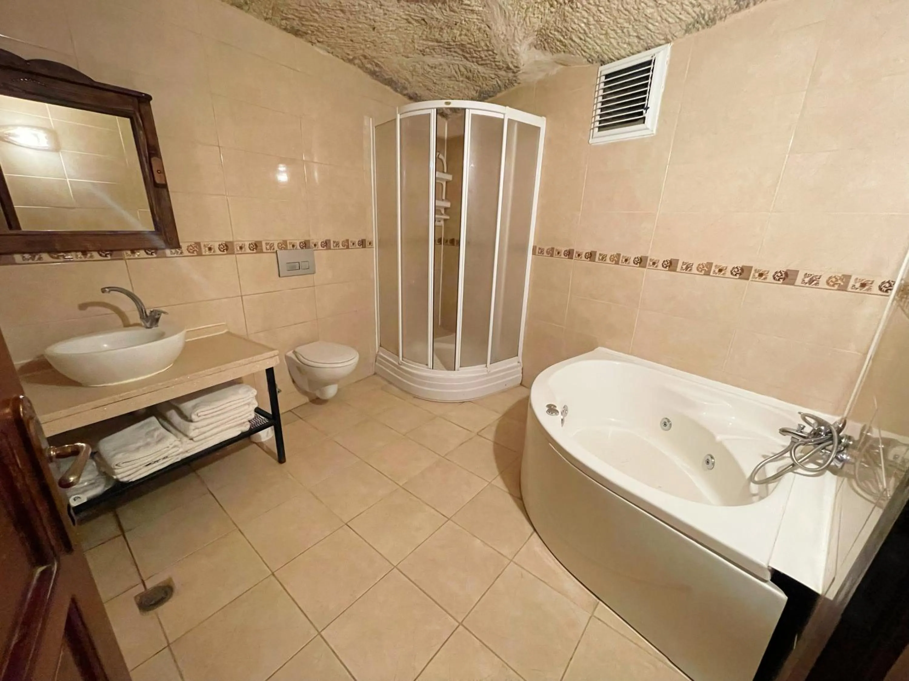 Shower in Gedik Cave Hotel