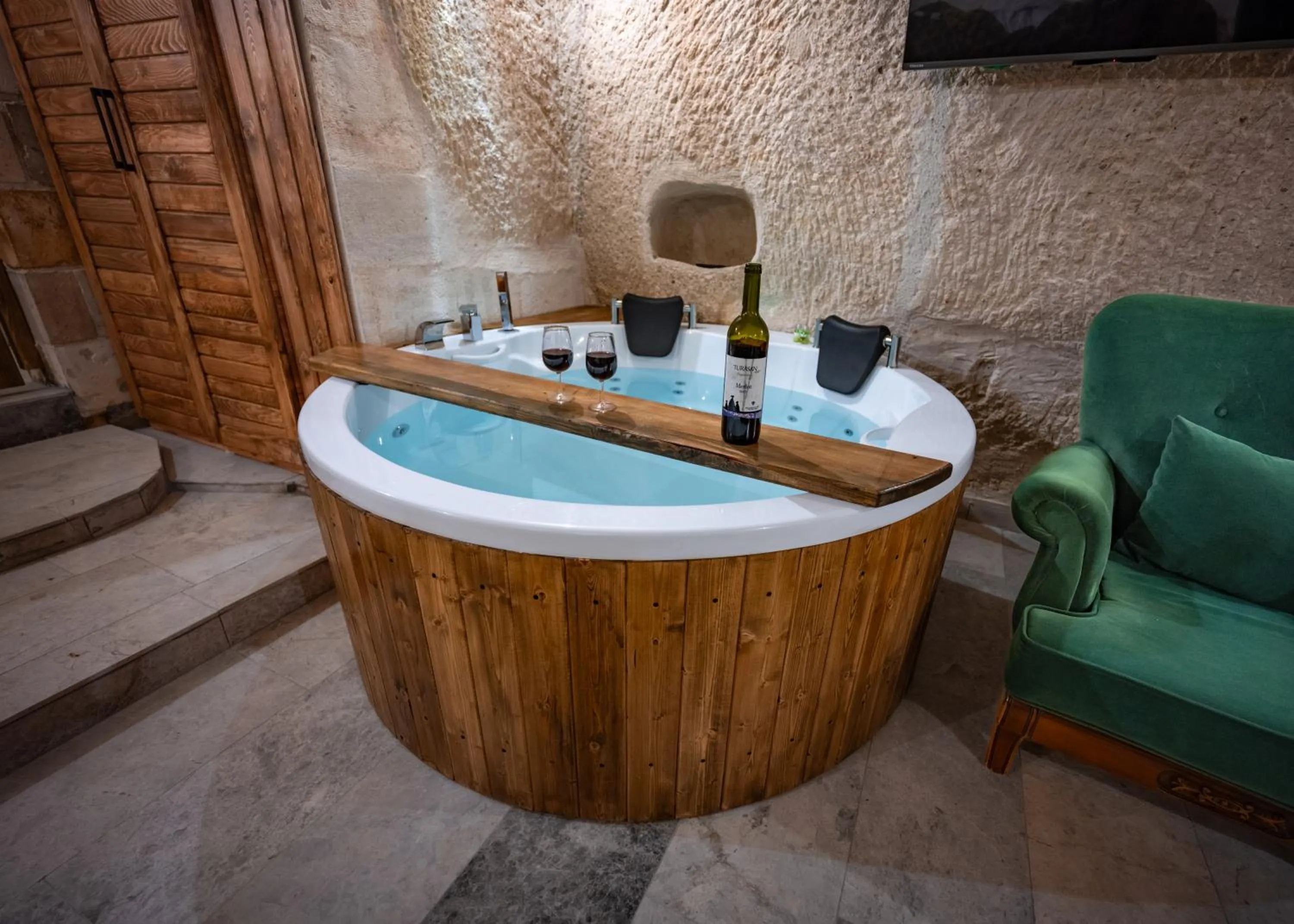 Hot Tub in Gedik Cave Hotel