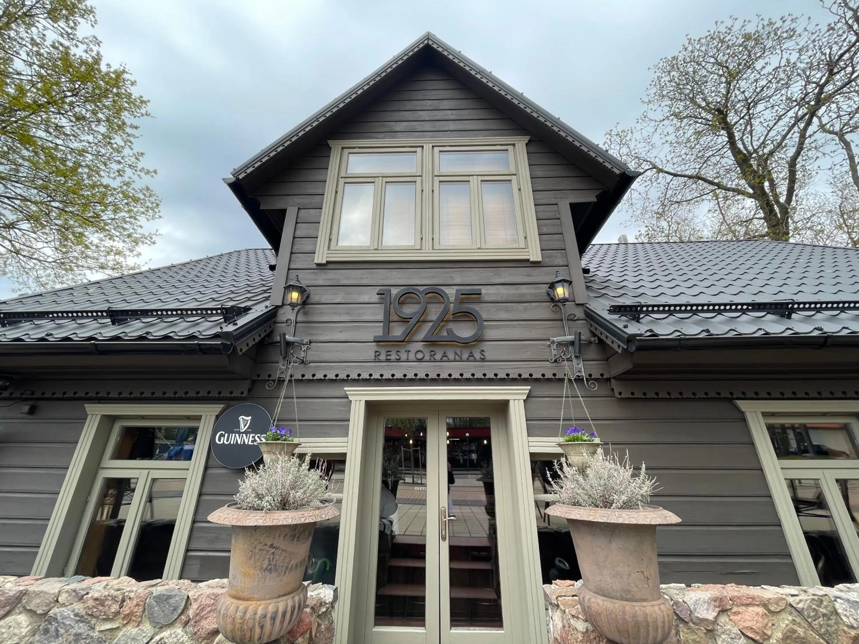 Apartment 1925