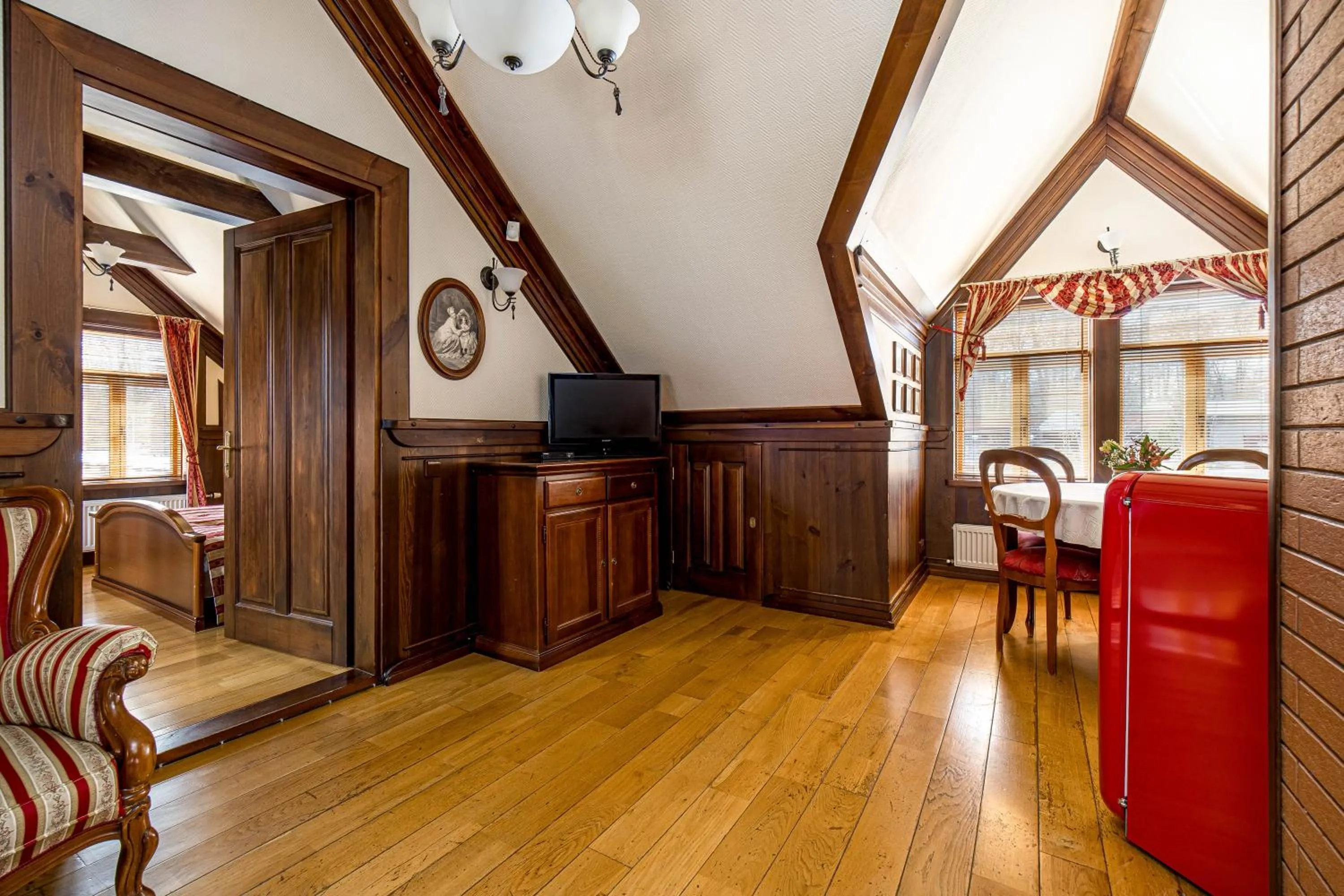 Apartment 1925