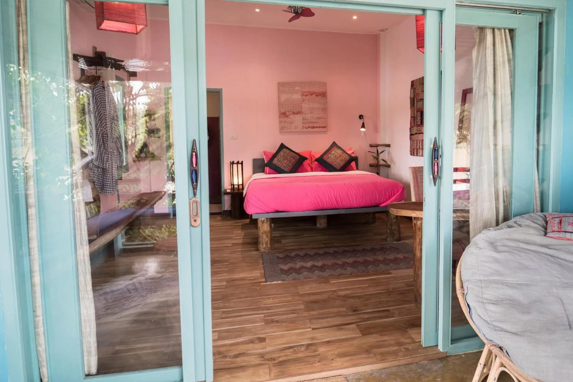 Photo of the whole room, Bed in Ock Pop Tok Mekong Villa