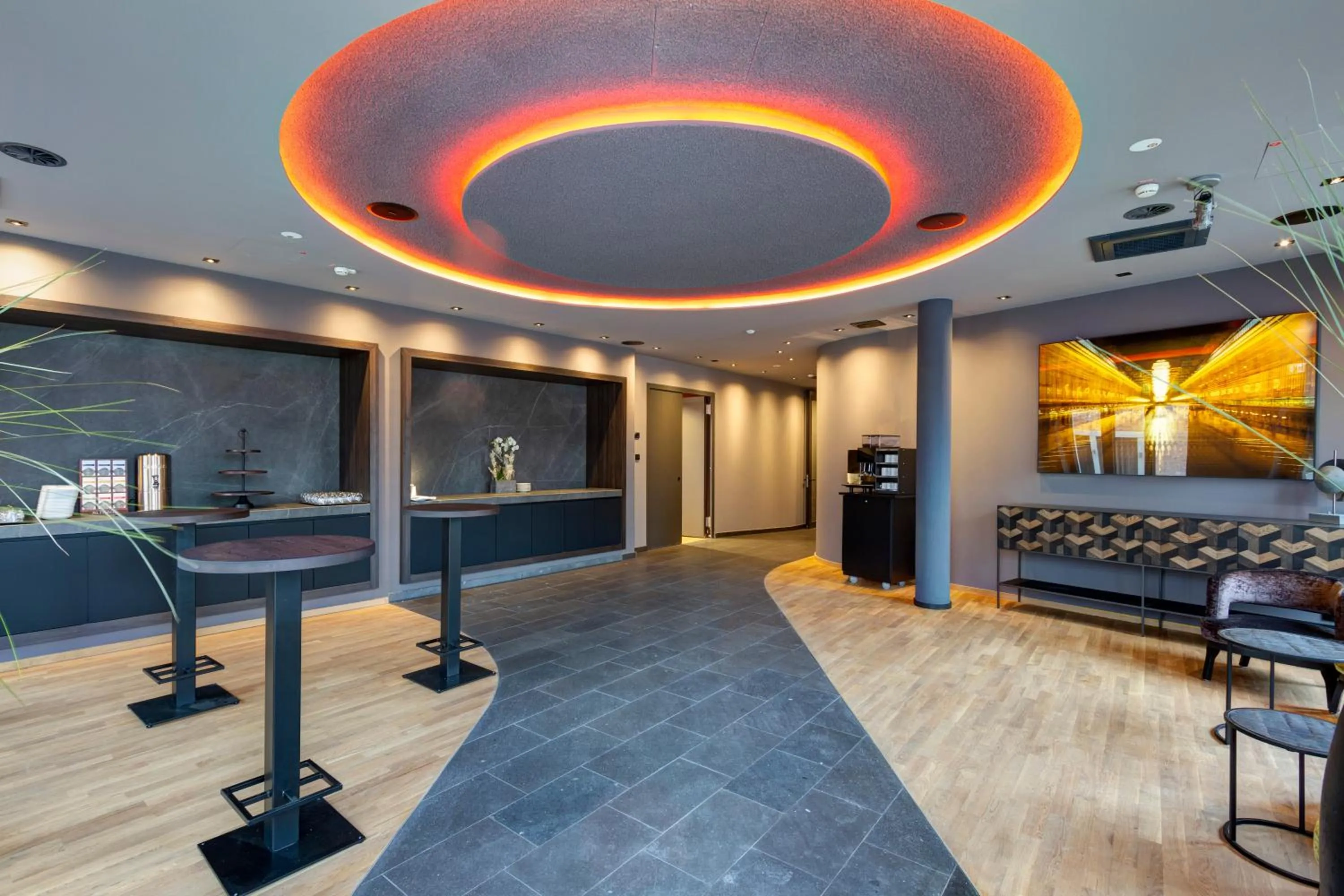 Restaurant/places to eat in Qube Hotel Bahnstadt