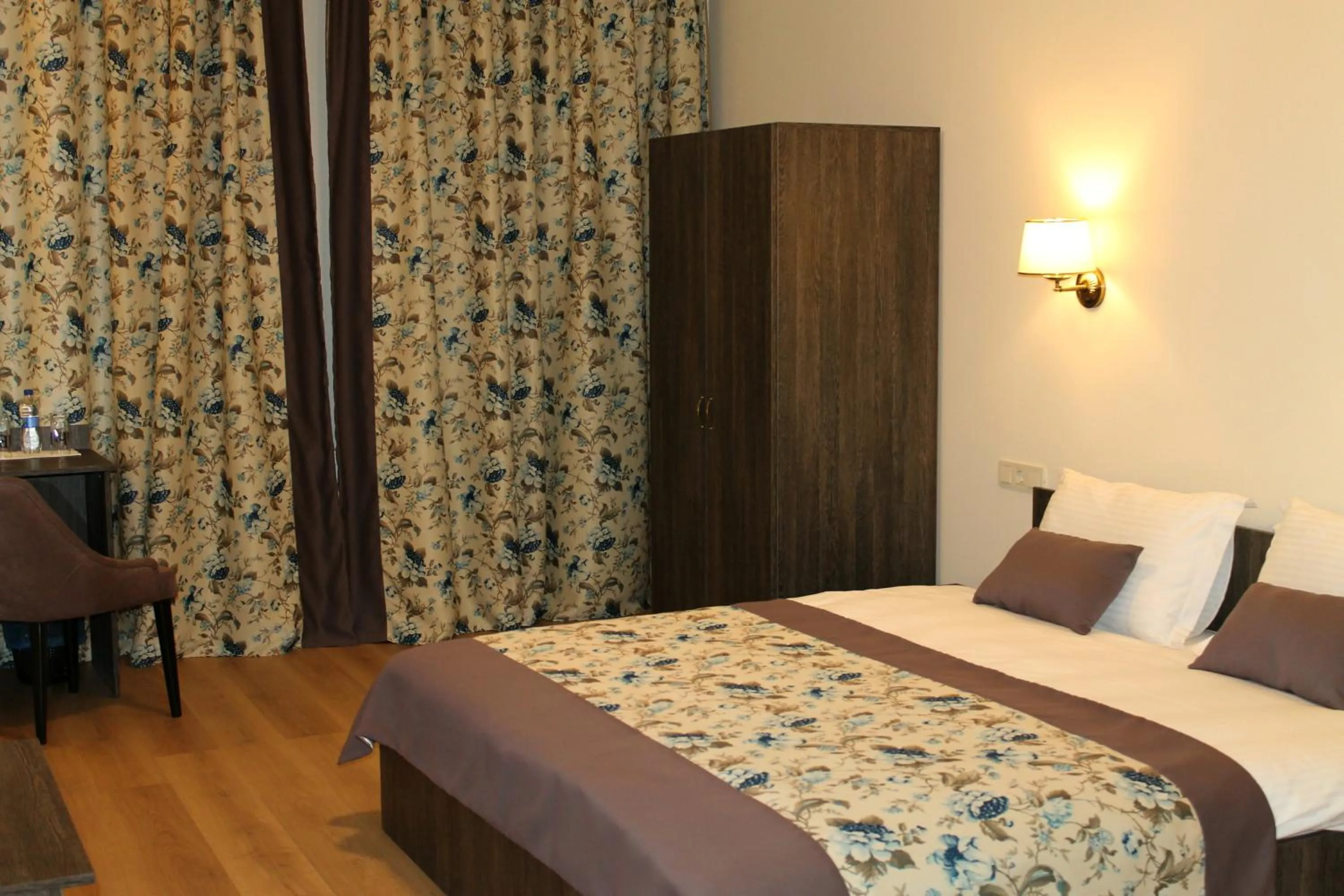 Photo of the whole room, Bed in Non-stop hotel