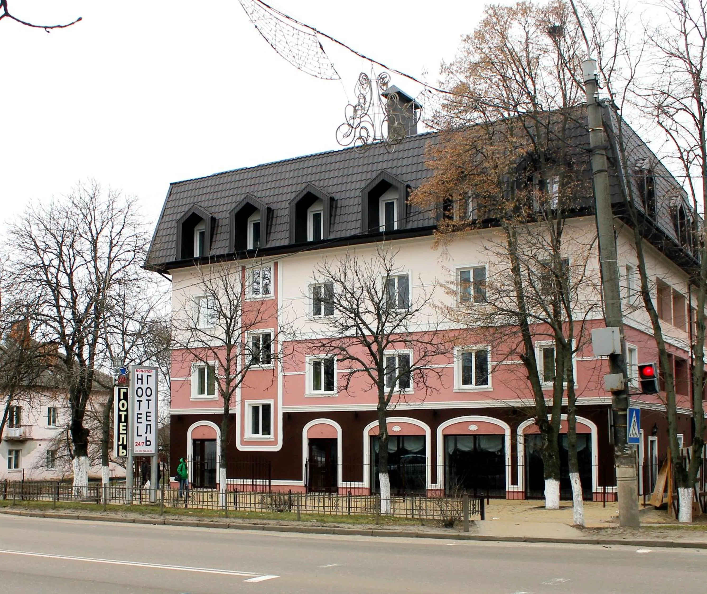 Facade/entrance in Non-stop hotel