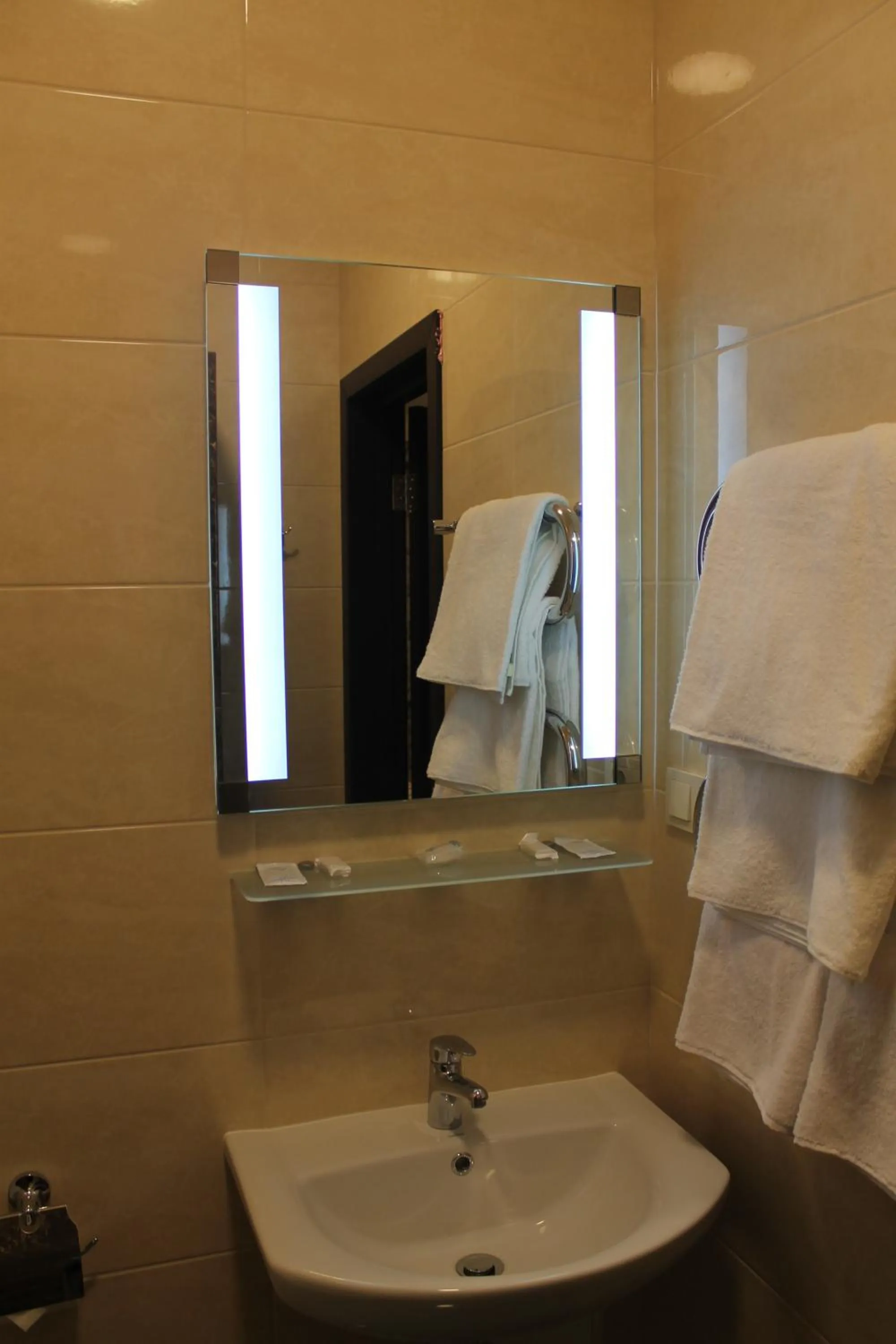 Photo of the whole room in Non-stop hotel