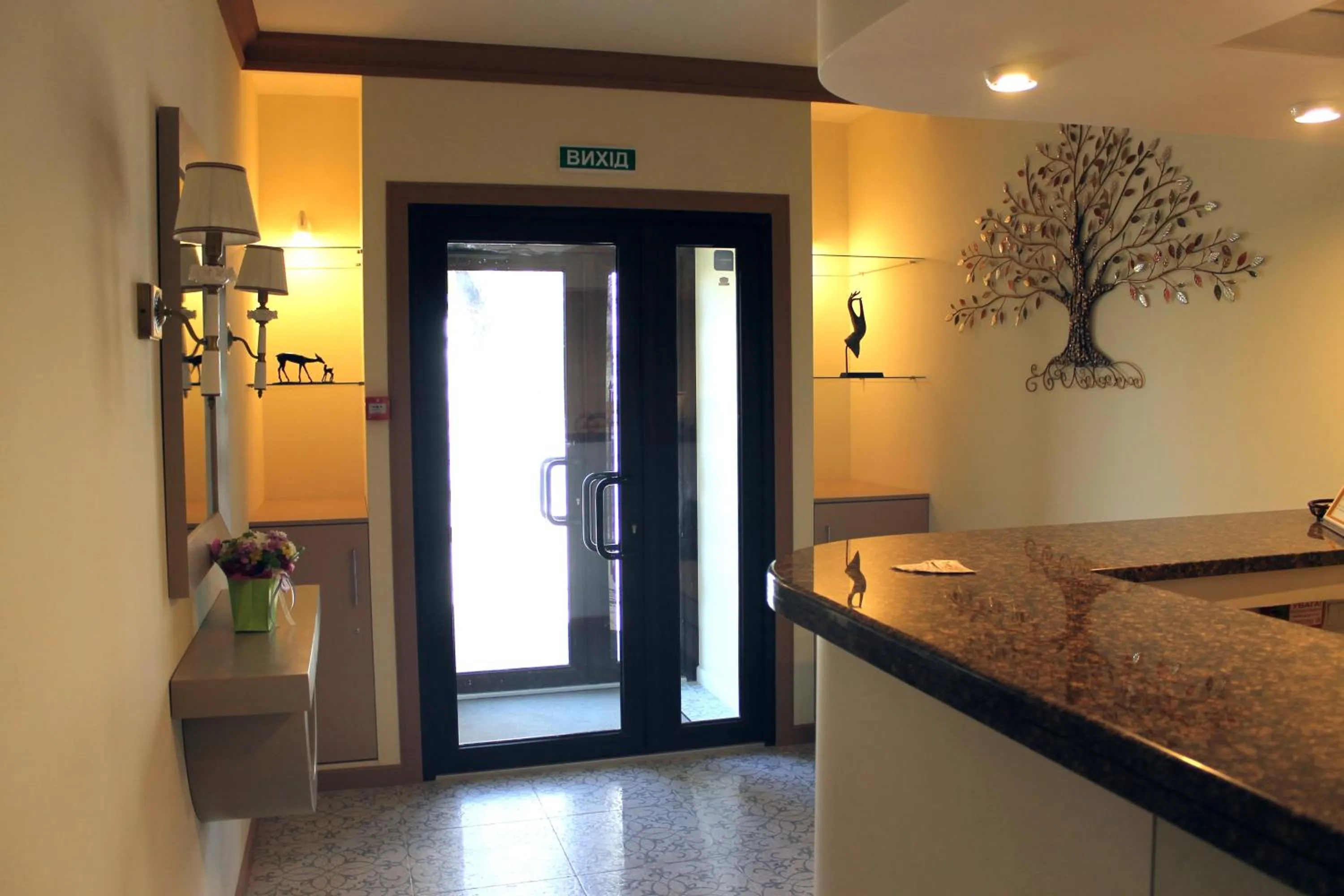 Communal lounge/ TV room in Non-stop hotel