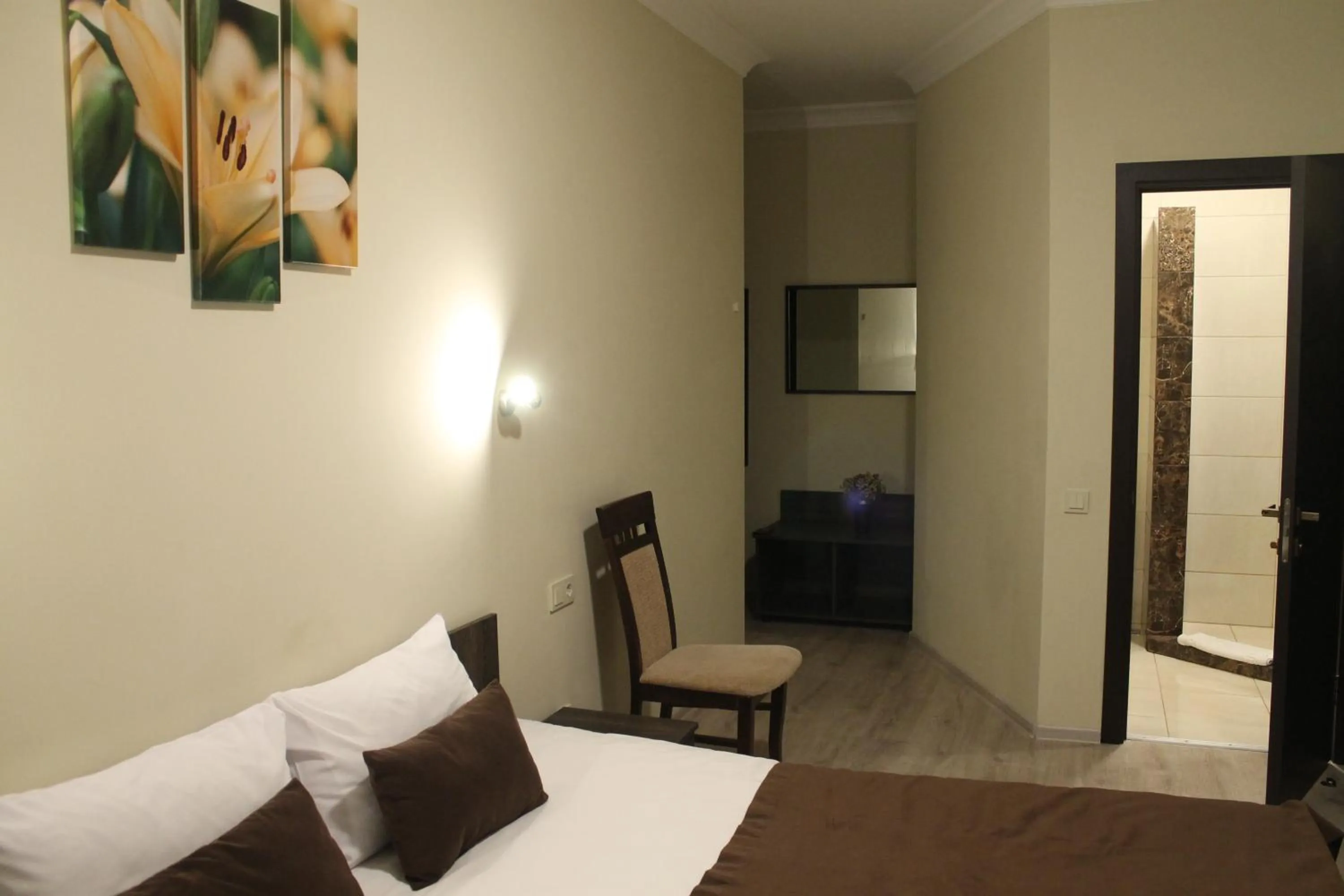 Photo of the whole room, Bed in Non-stop hotel