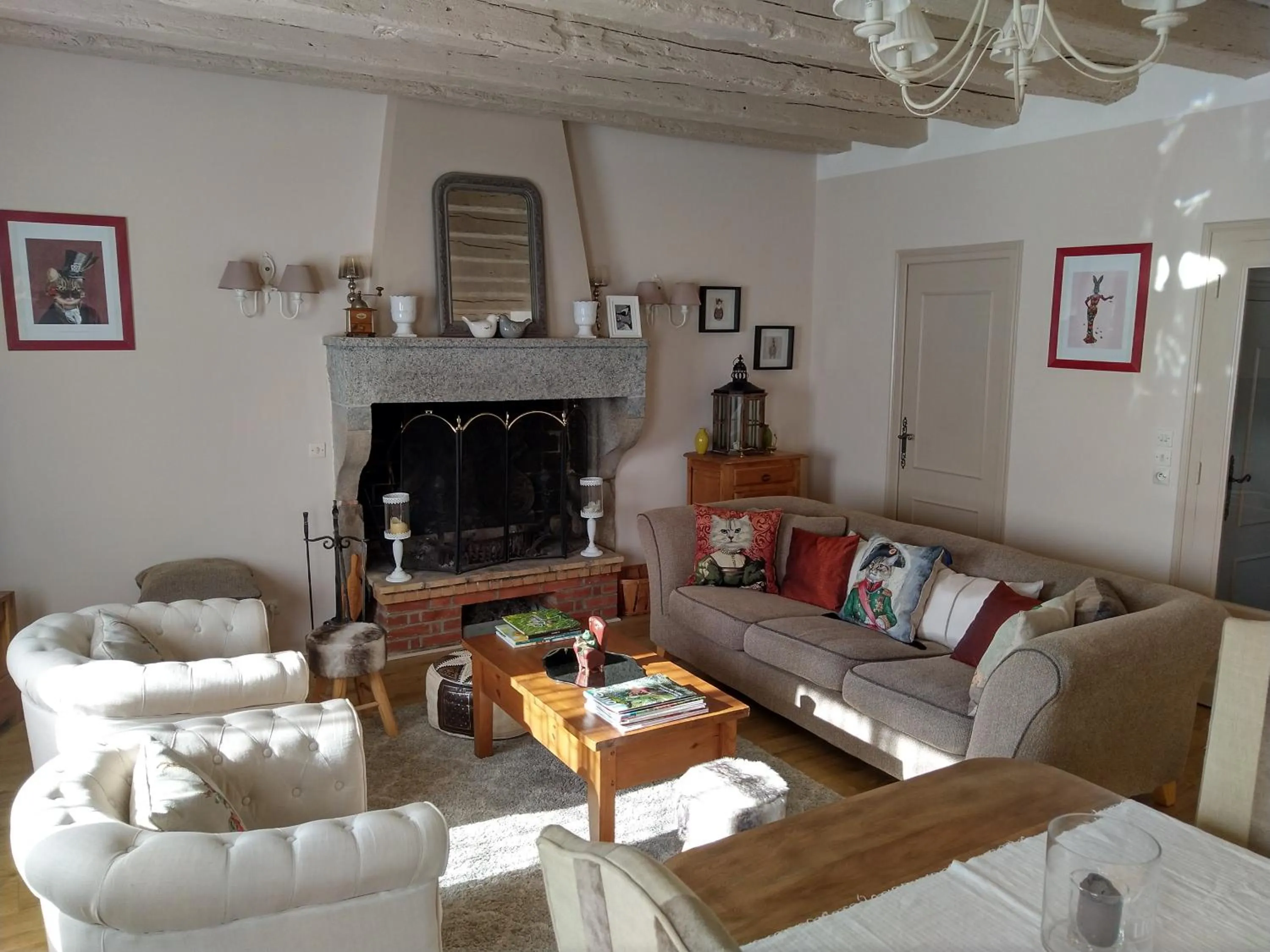 Lounge or bar in Les Bessonnes