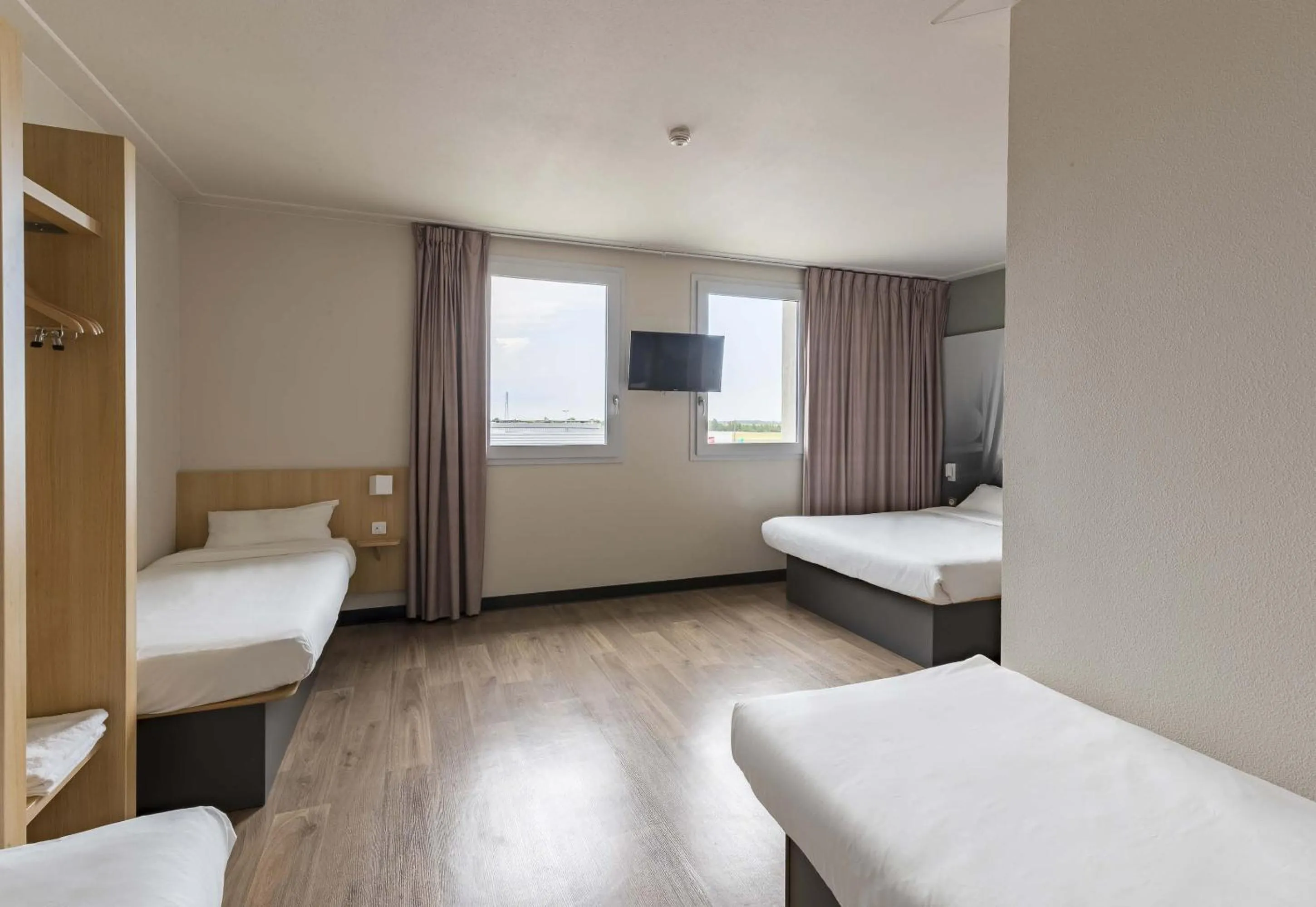 Bedroom, Bed in B&B HOTEL Montargis-Amilly