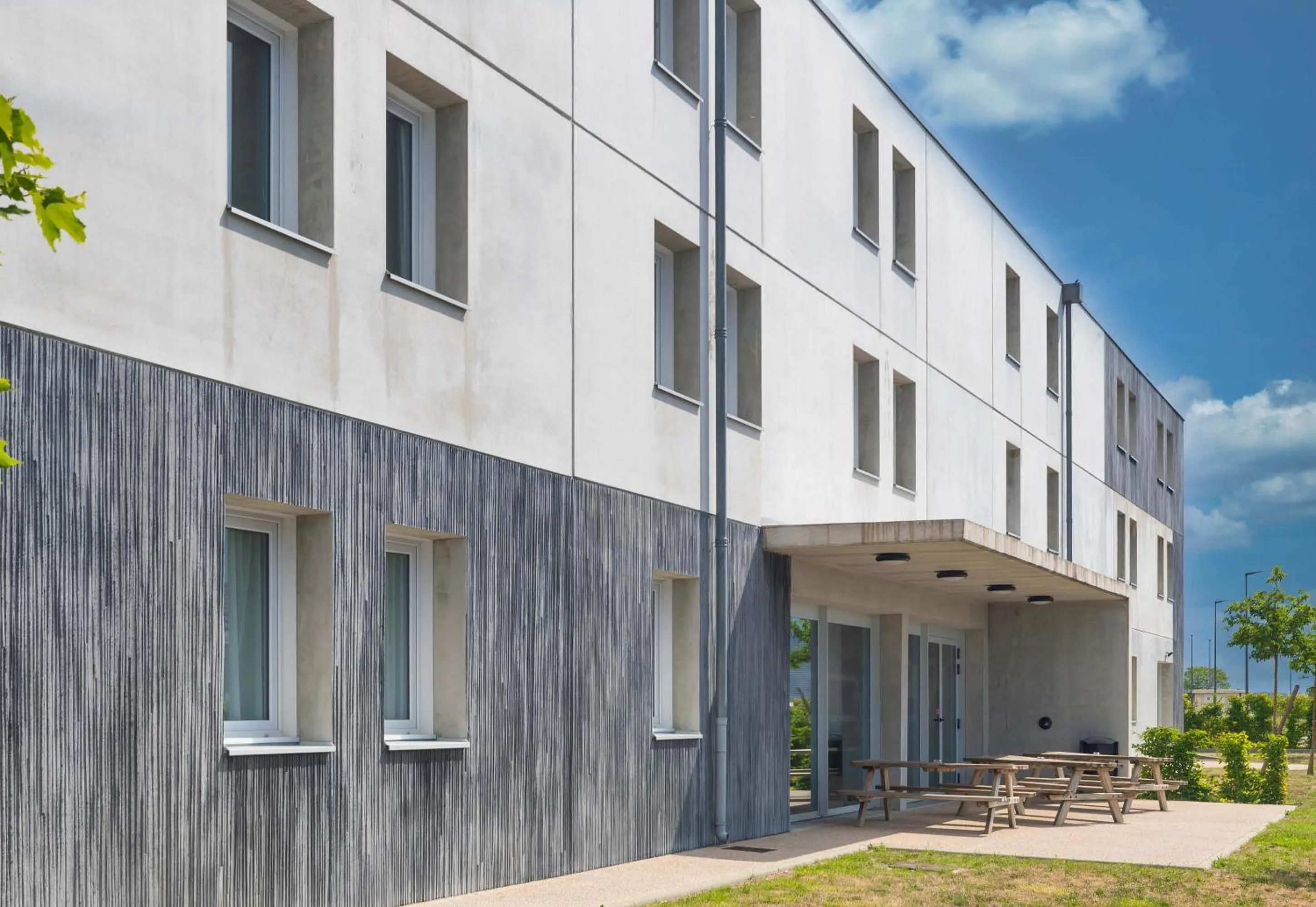 Property building in B&B HOTEL Montargis-Amilly