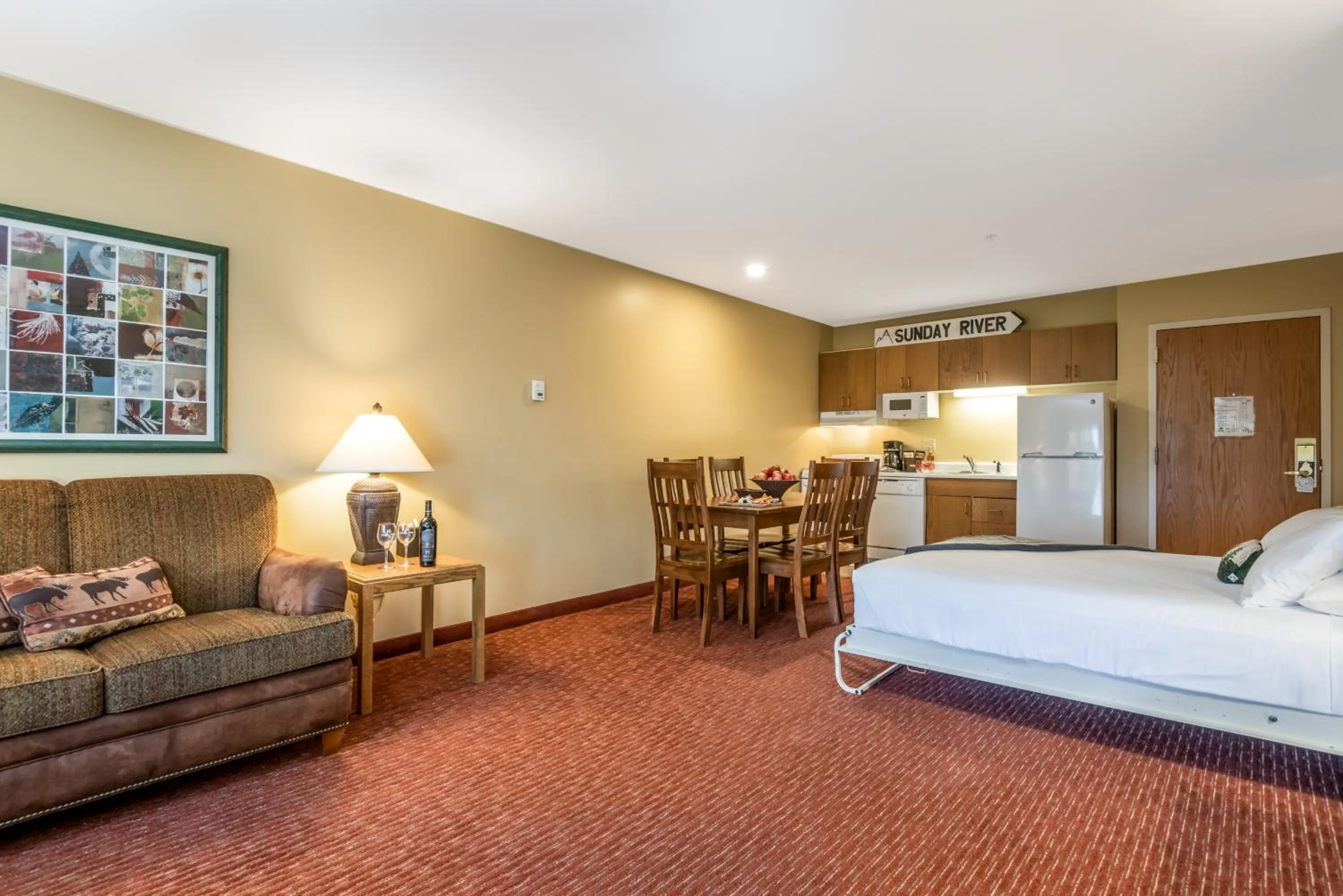 Photo of the whole room, Bed in Grand Summit Hotel