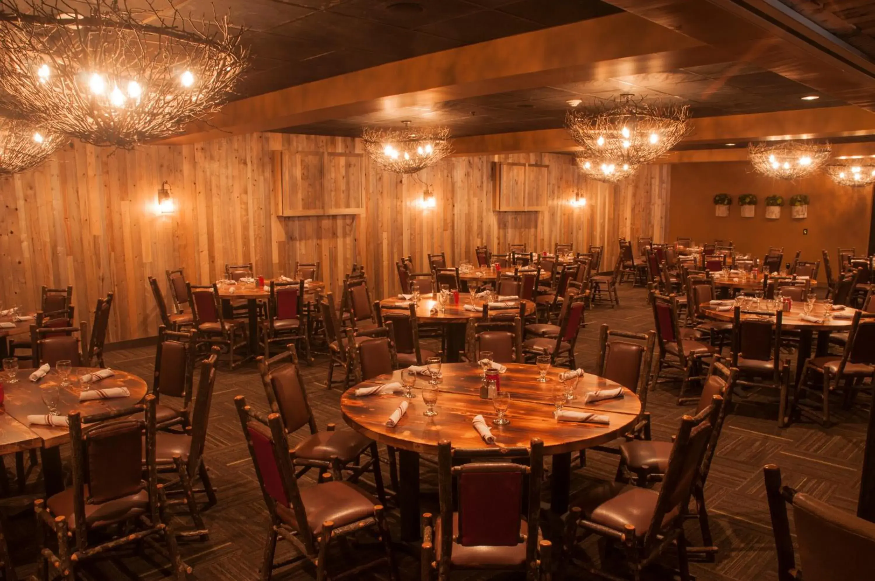 Restaurant/places to eat in Grand Summit Hotel Restaurant/places to eat in Grand Summit Hotel