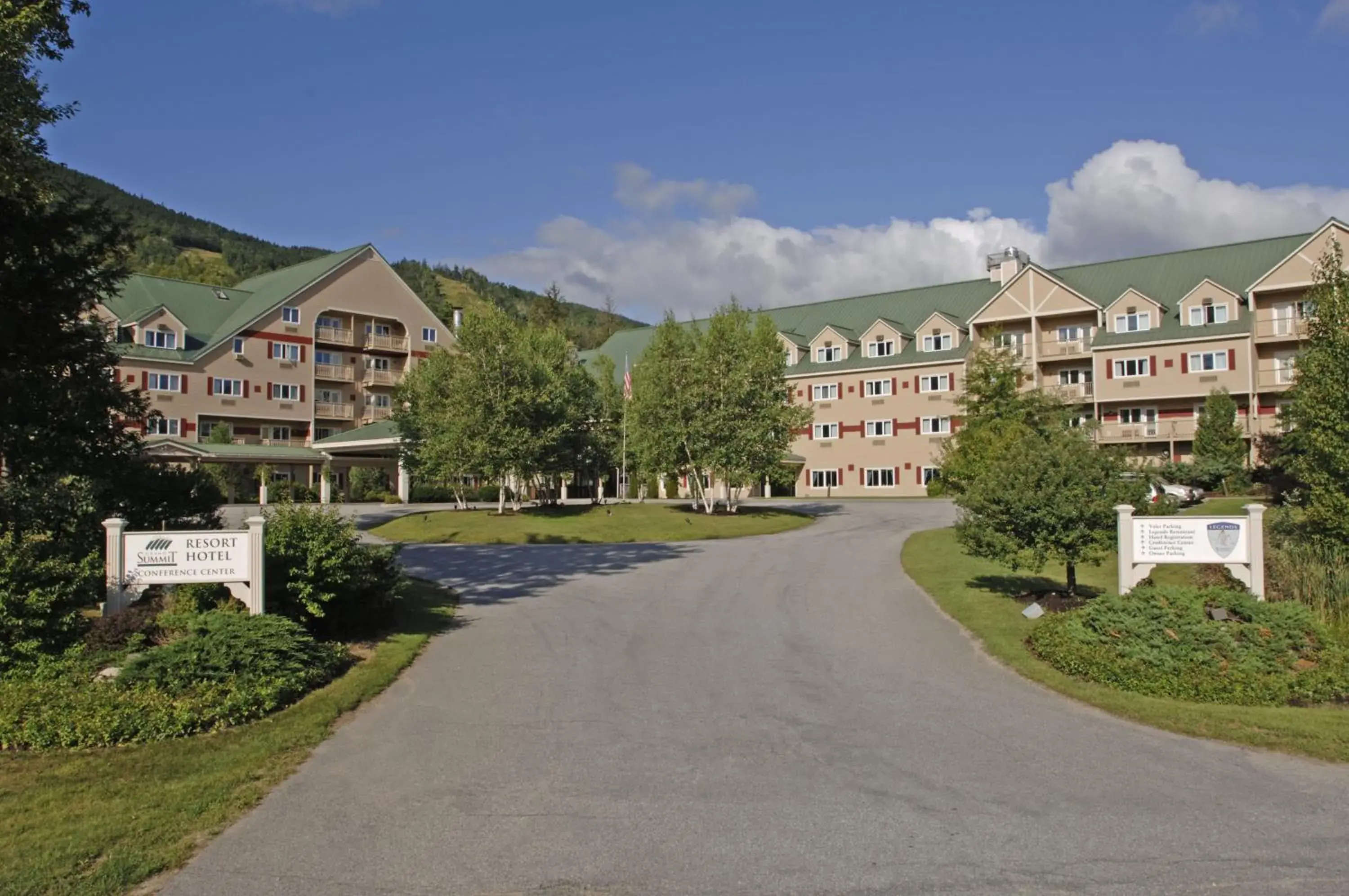 Facade/entrance in Grand Summit Hotel Facade/entrance in Grand Summit Hotel