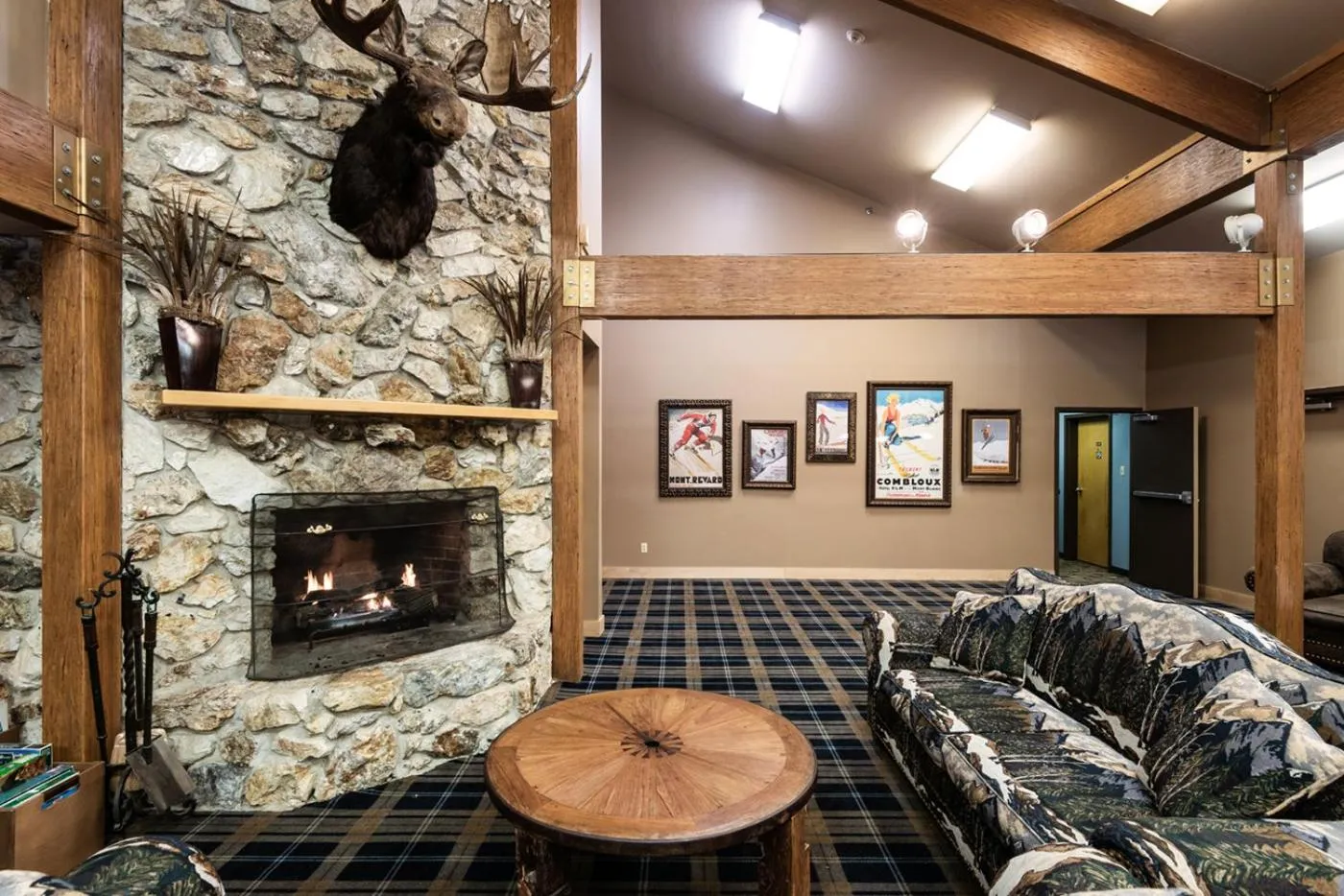 Communal lounge/ TV room in Snow Cap Inn
