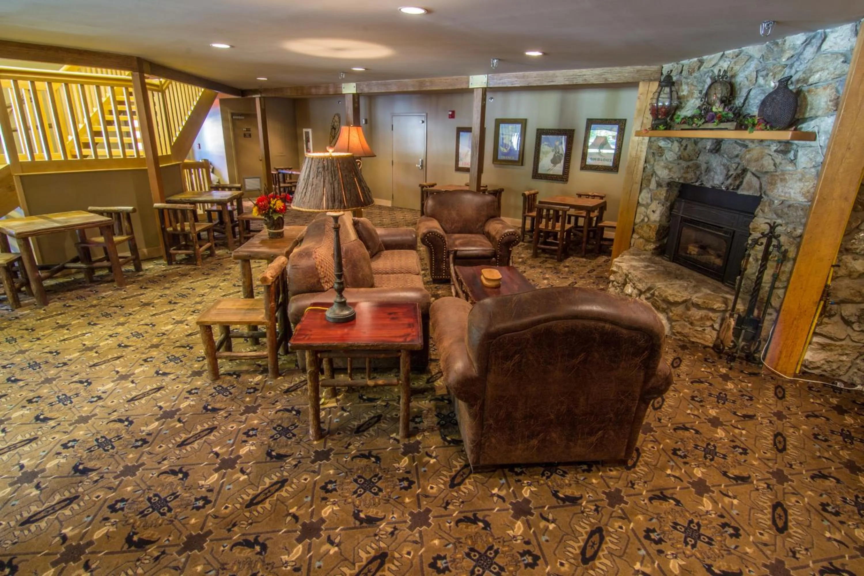 Communal lounge/ TV room in Snow Cap Inn