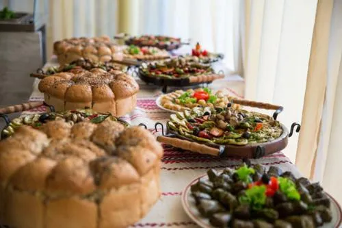 Restaurant/places to eat in Vezhen Hotel - Free Parking