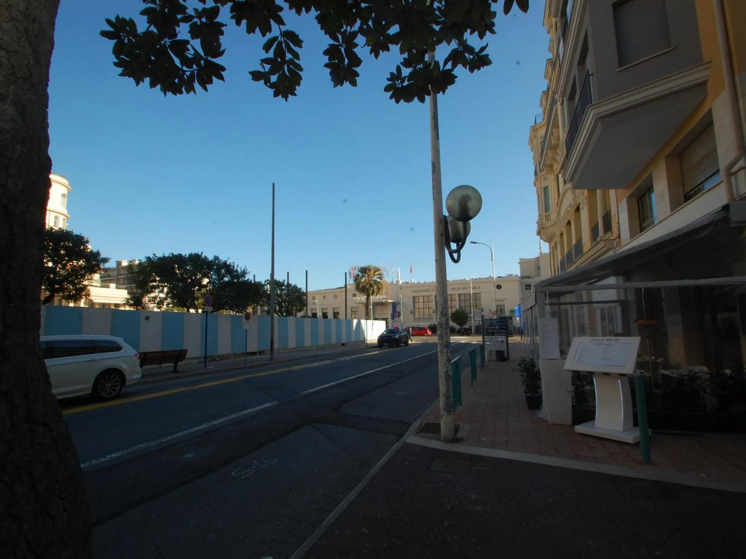 Charmant 2P moderne avec terrasse, parking privé, en plein centre de Menton, à 2 pas de la mer - FR-1-196-200