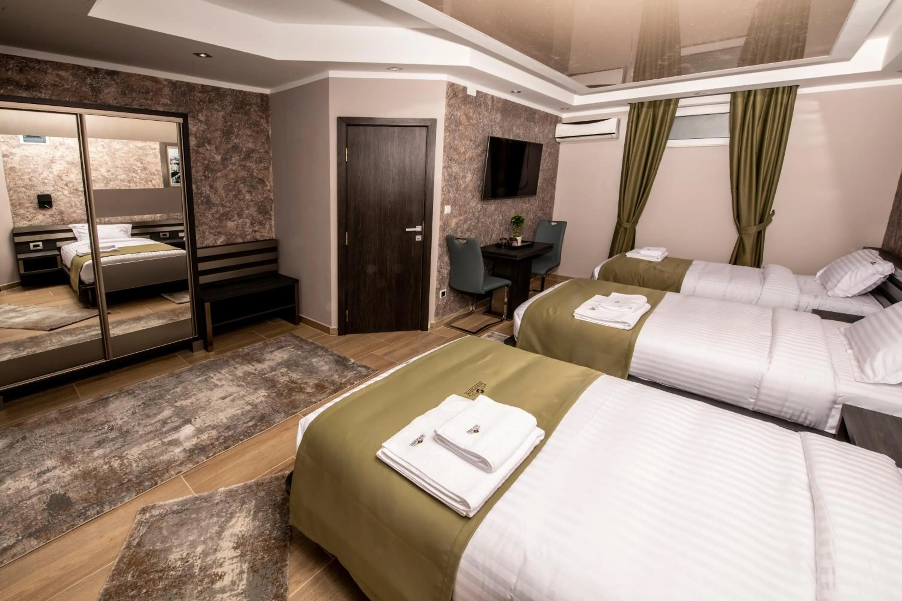 Triple Room in Hotel Novotheos