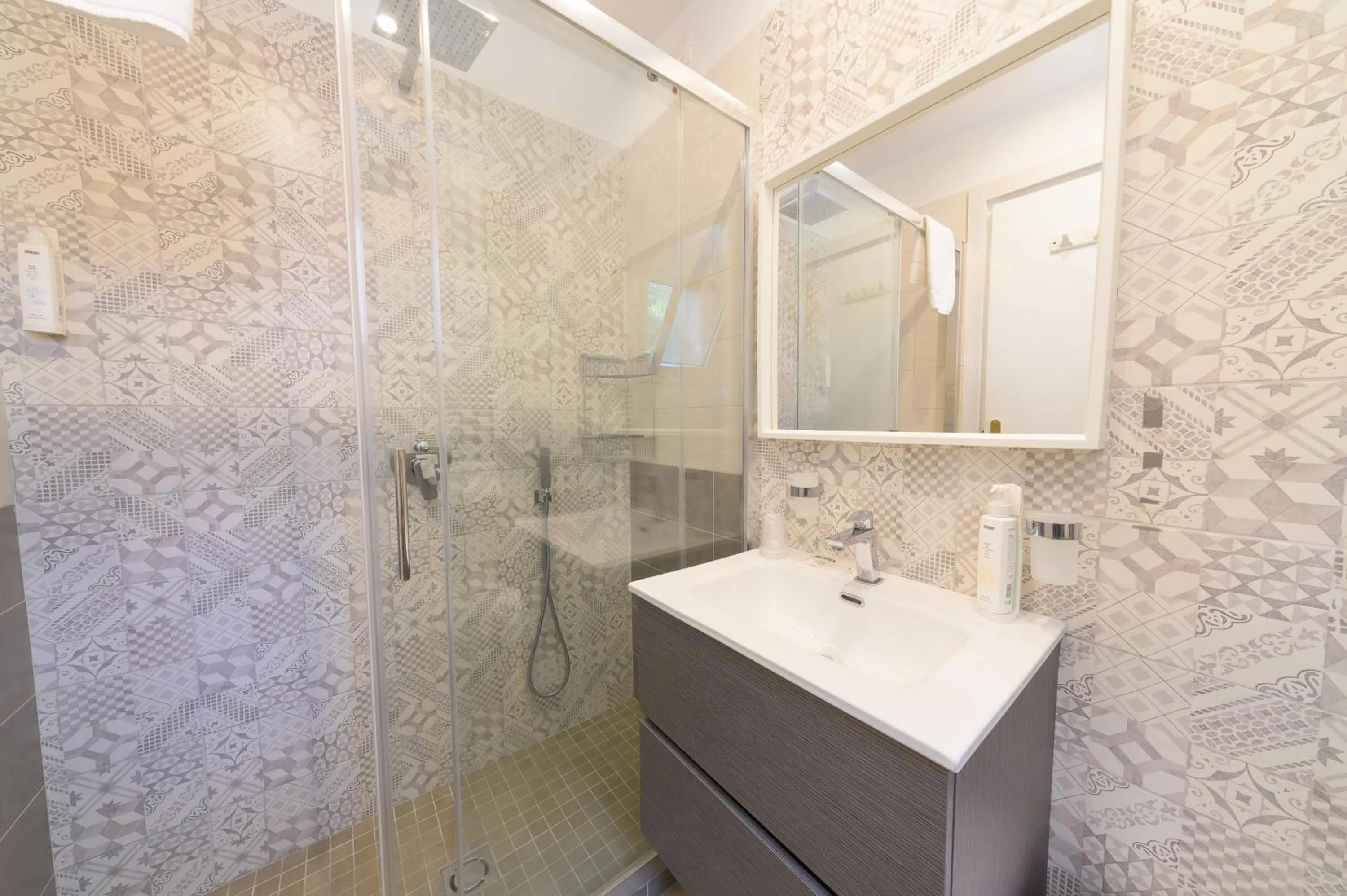 Shower in Hotel Terme Oriente - Beach & SPA