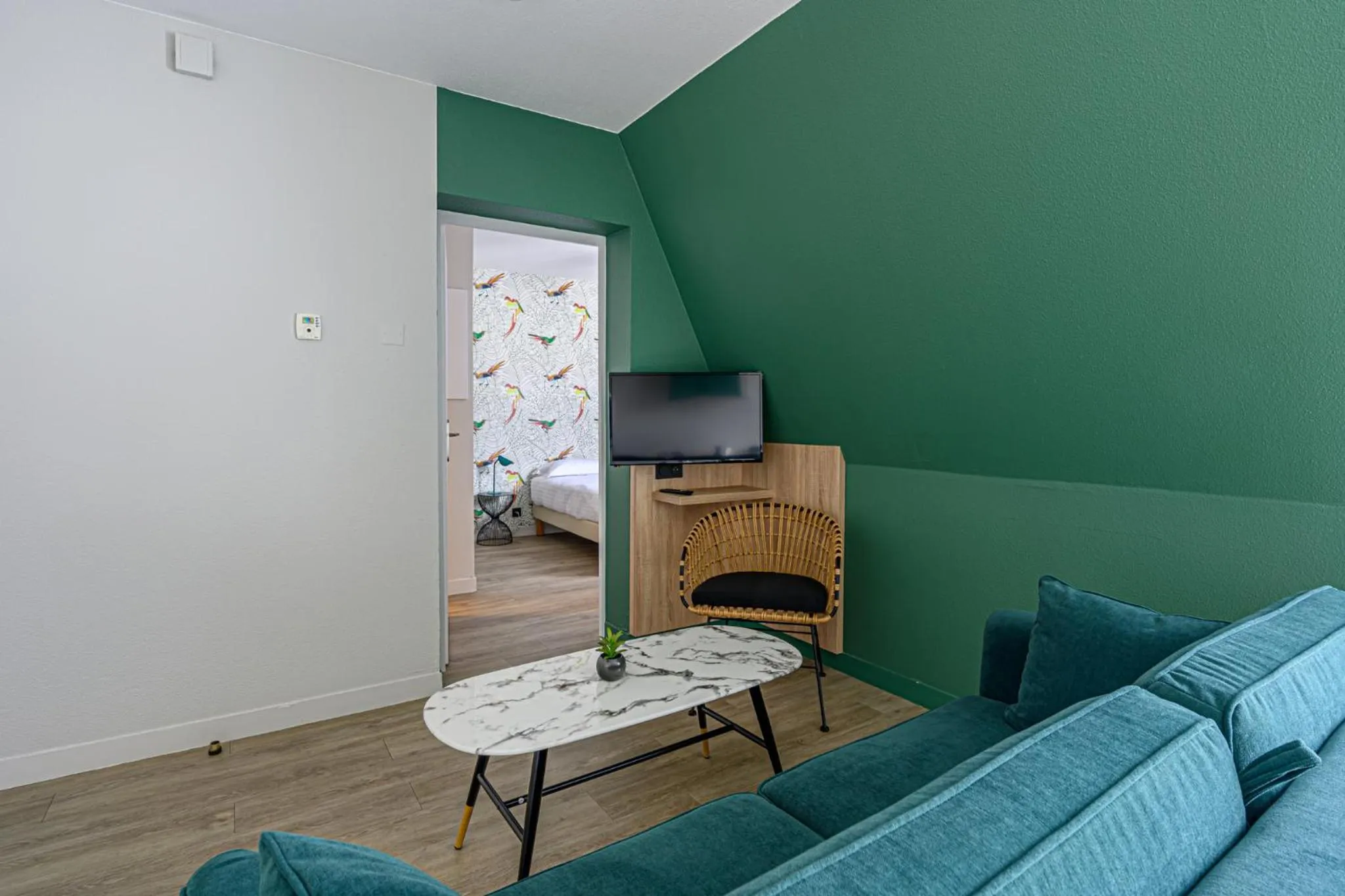 TV and multimedia in Appart Hôtel Le Liberté Vannes Centre-Ville