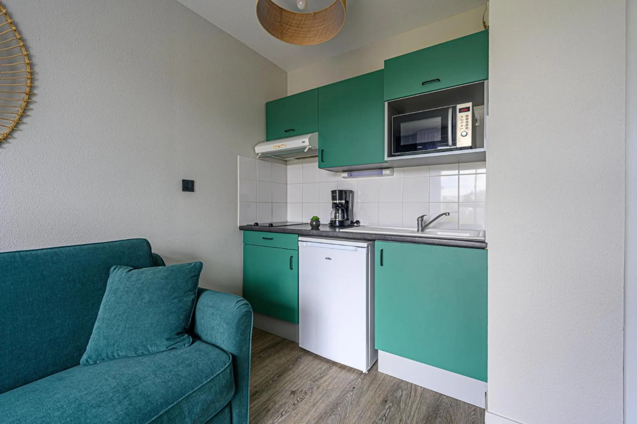 stove in Appart Hôtel Le Liberté Vannes Centre-Ville