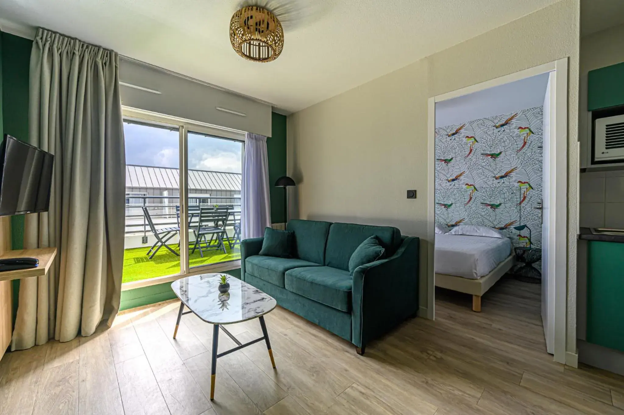 Living room, Bed in Appart Hôtel Le Liberté Vannes Centre-Ville Living room, Bed in Appart Hôtel Le Liberté Vannes Centre-Ville