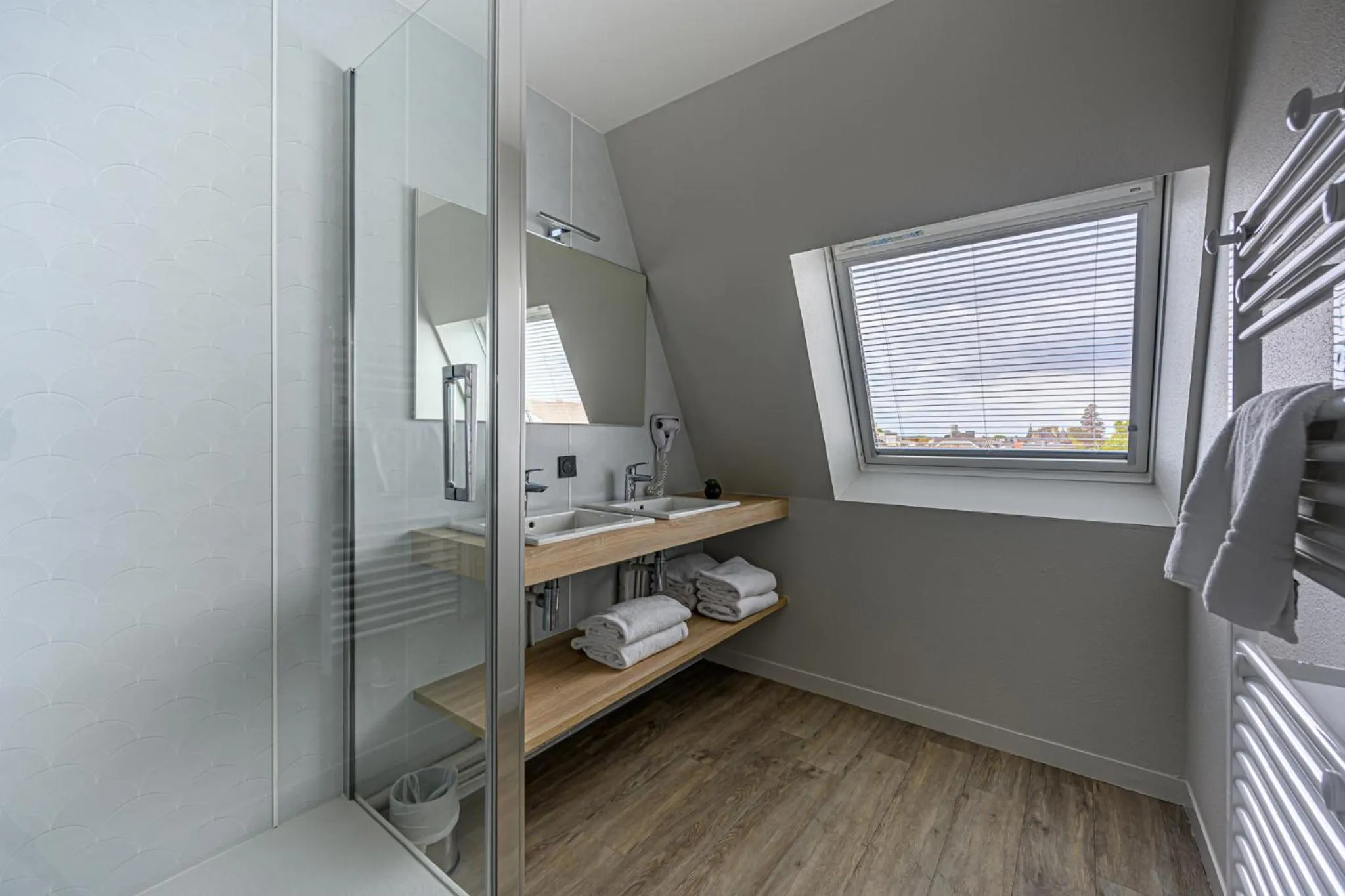 Bathroom in Appart Hôtel Le Liberté Vannes Centre-Ville