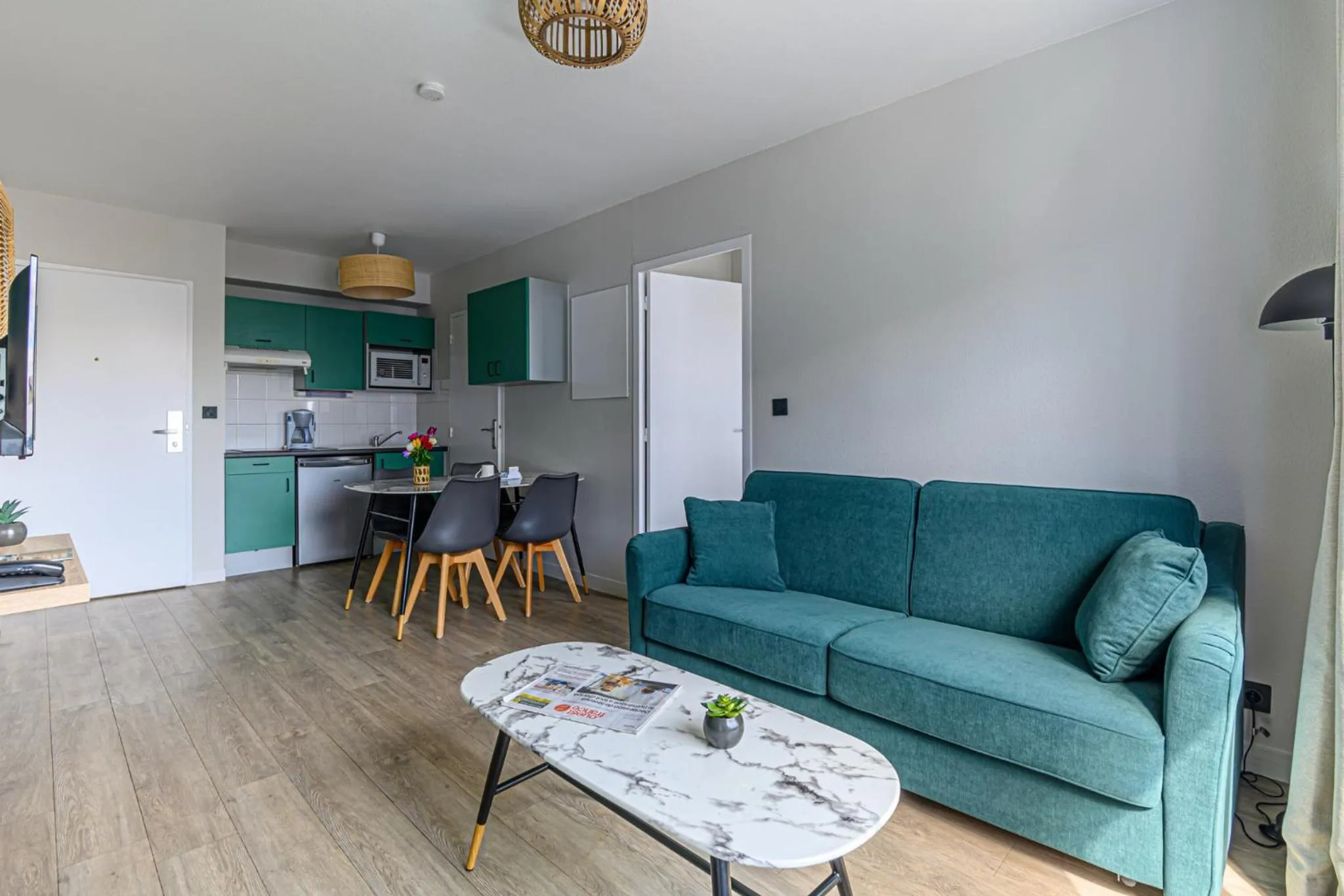 Kitchen or kitchenette in Appart Hôtel Le Liberté Vannes Centre-Ville