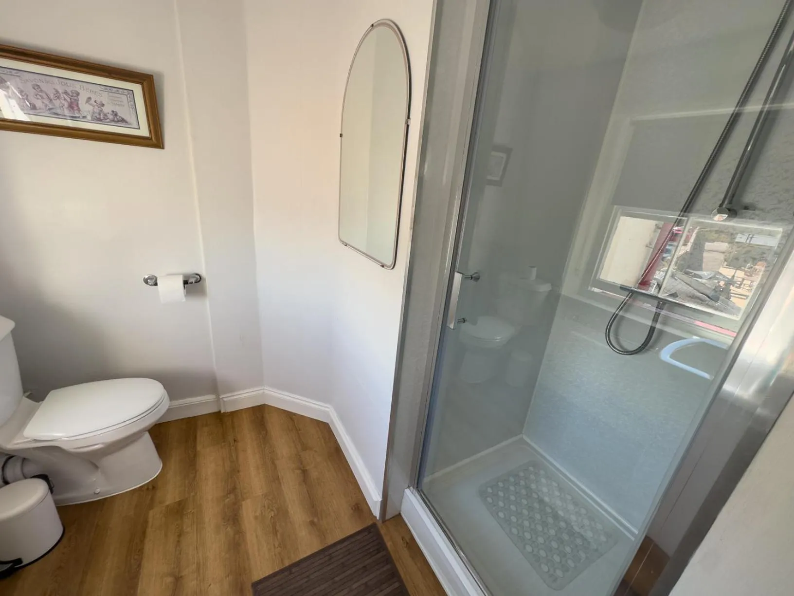 Shower in The Vintage Inn