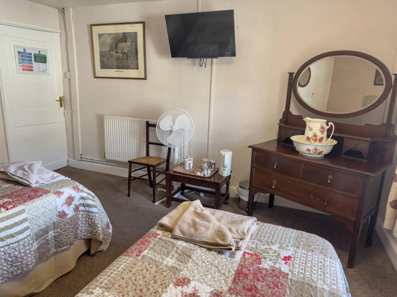 TV and multimedia, Bed in The Vintage Inn