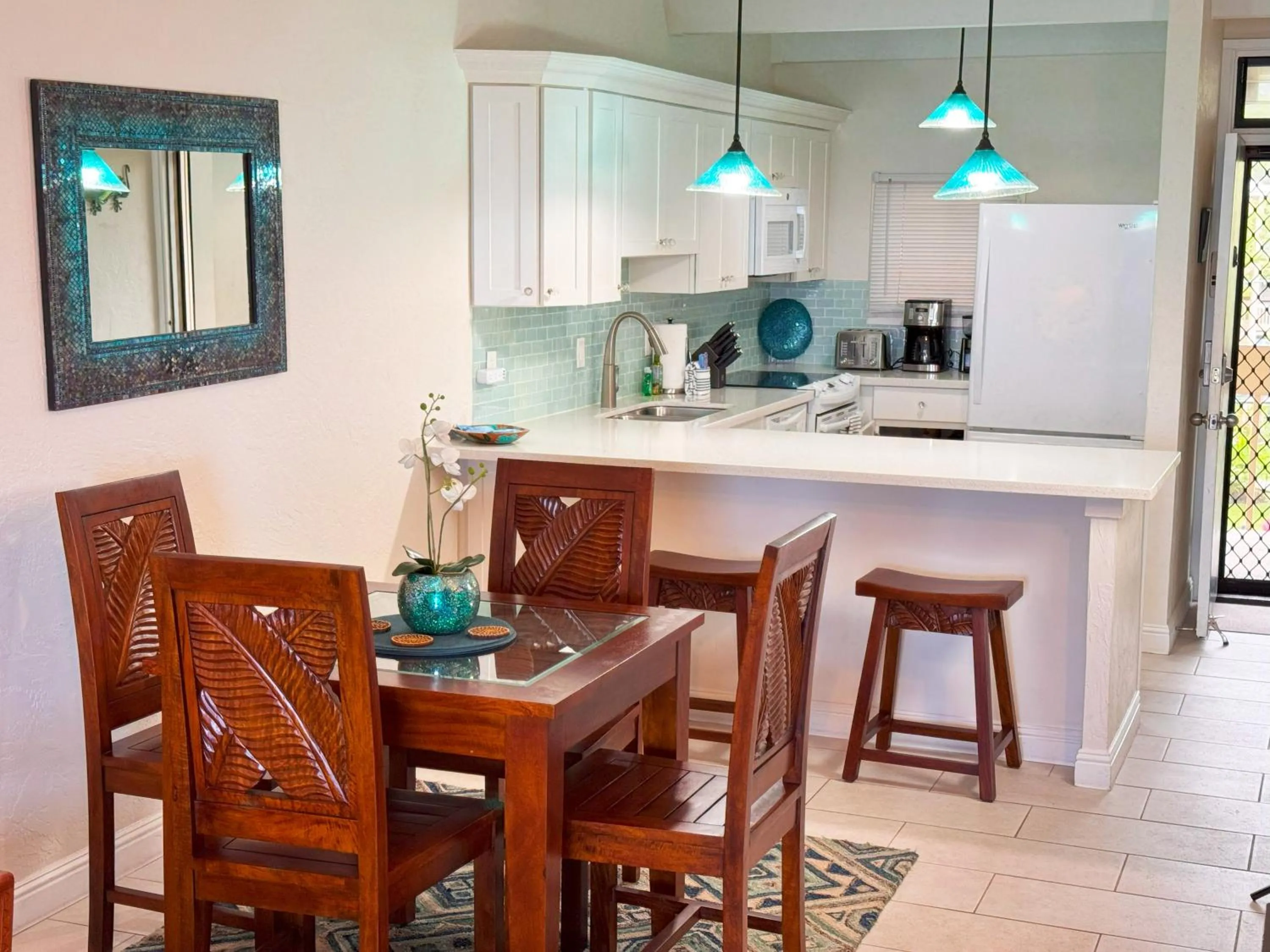 Kitchen or kitchenette in Oceanfront Luxury Condo