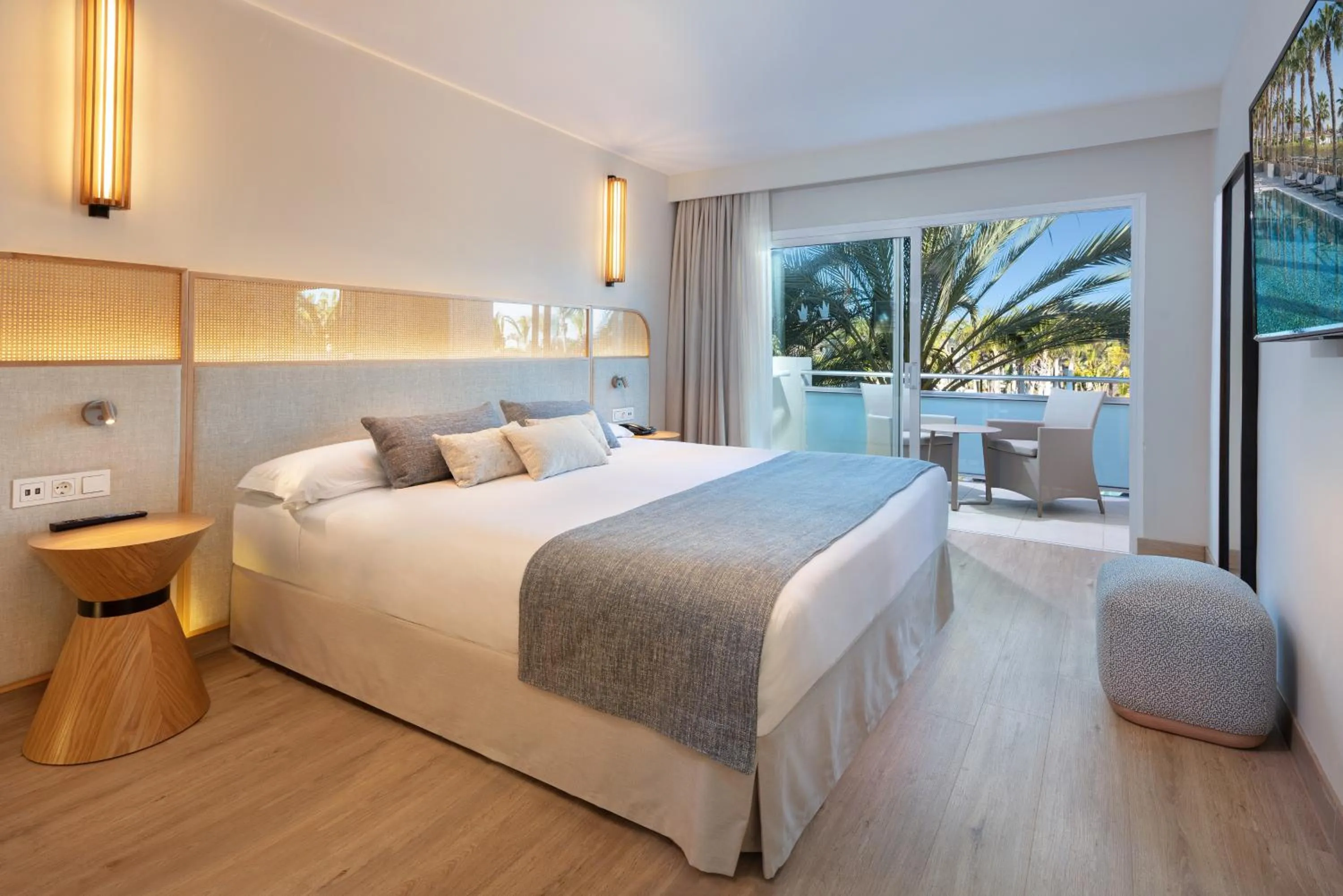 Photo of the whole room, Bed in Tabaiba Princess