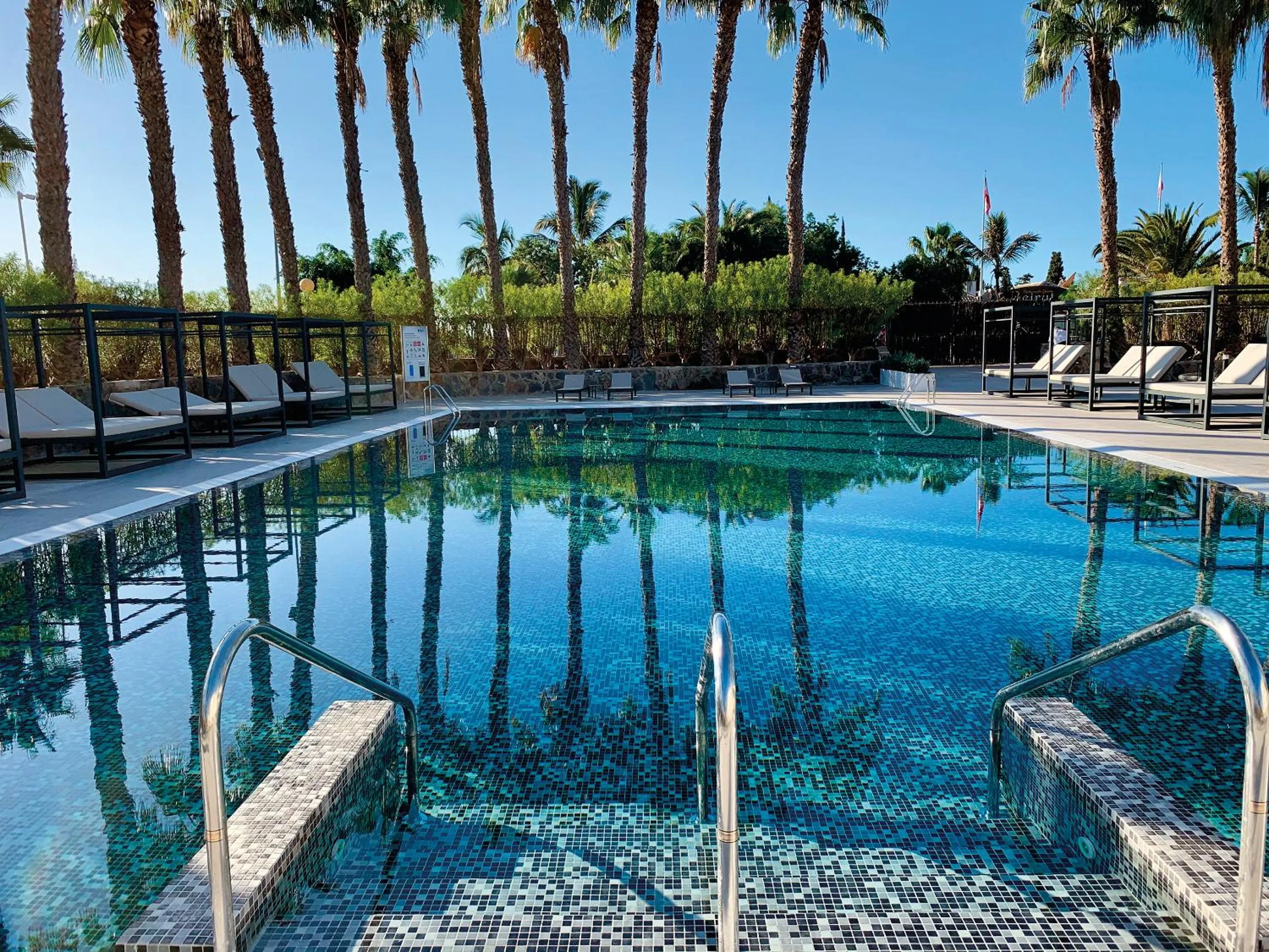 Swimming pool in Tabaiba Princess