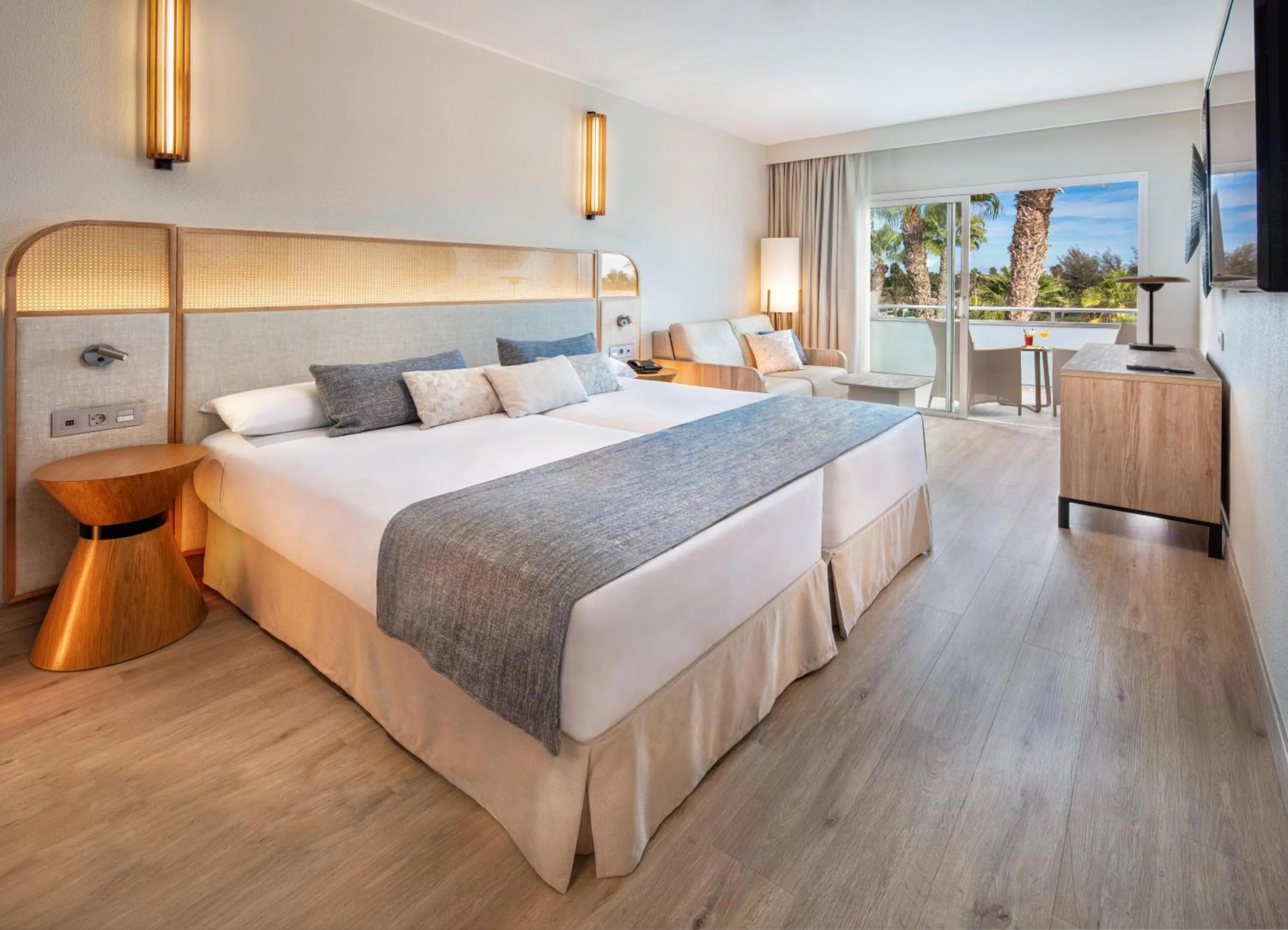 Photo of the whole room, Bed in Tabaiba Princess