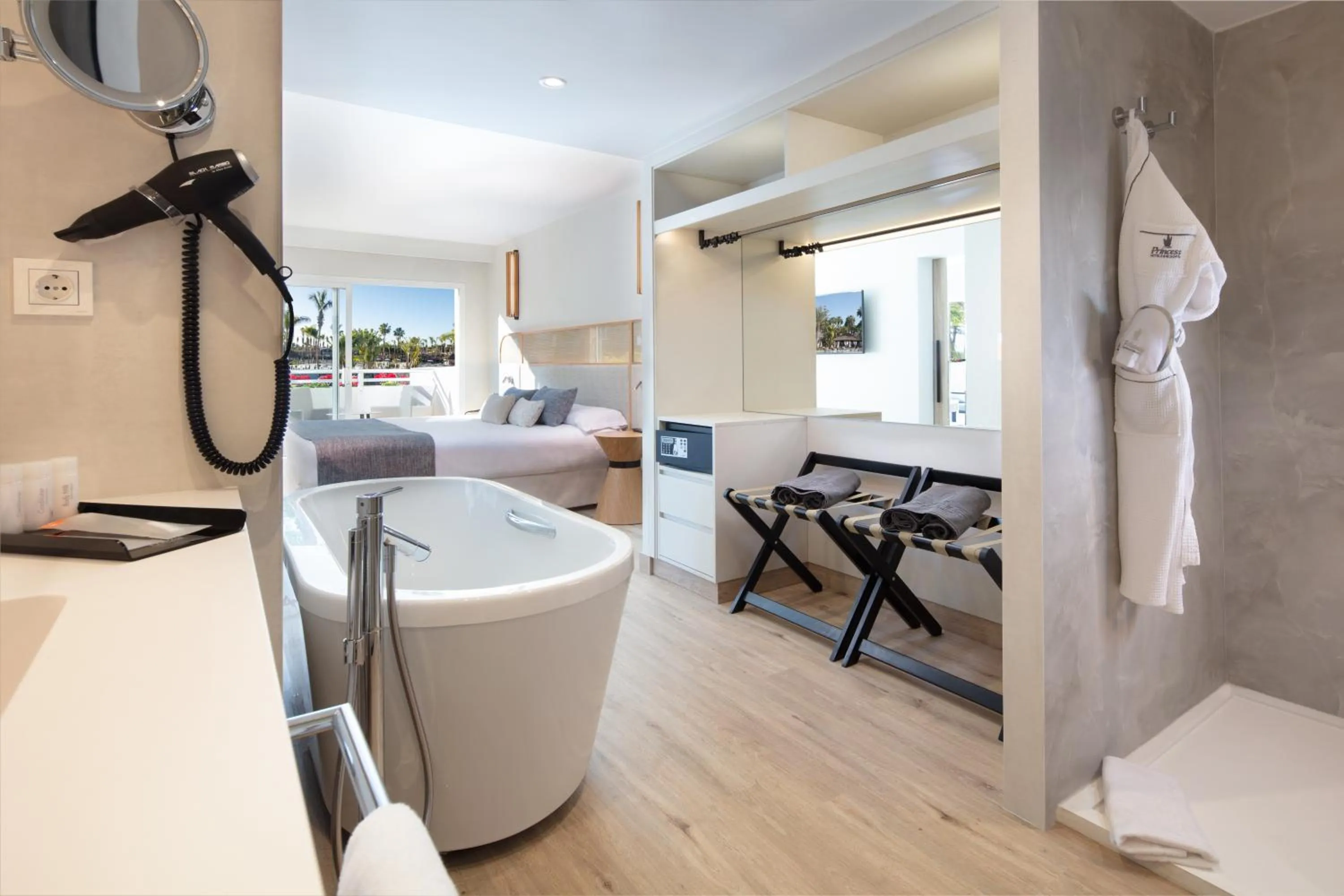 Photo of the whole room, Bed in Tabaiba Princess