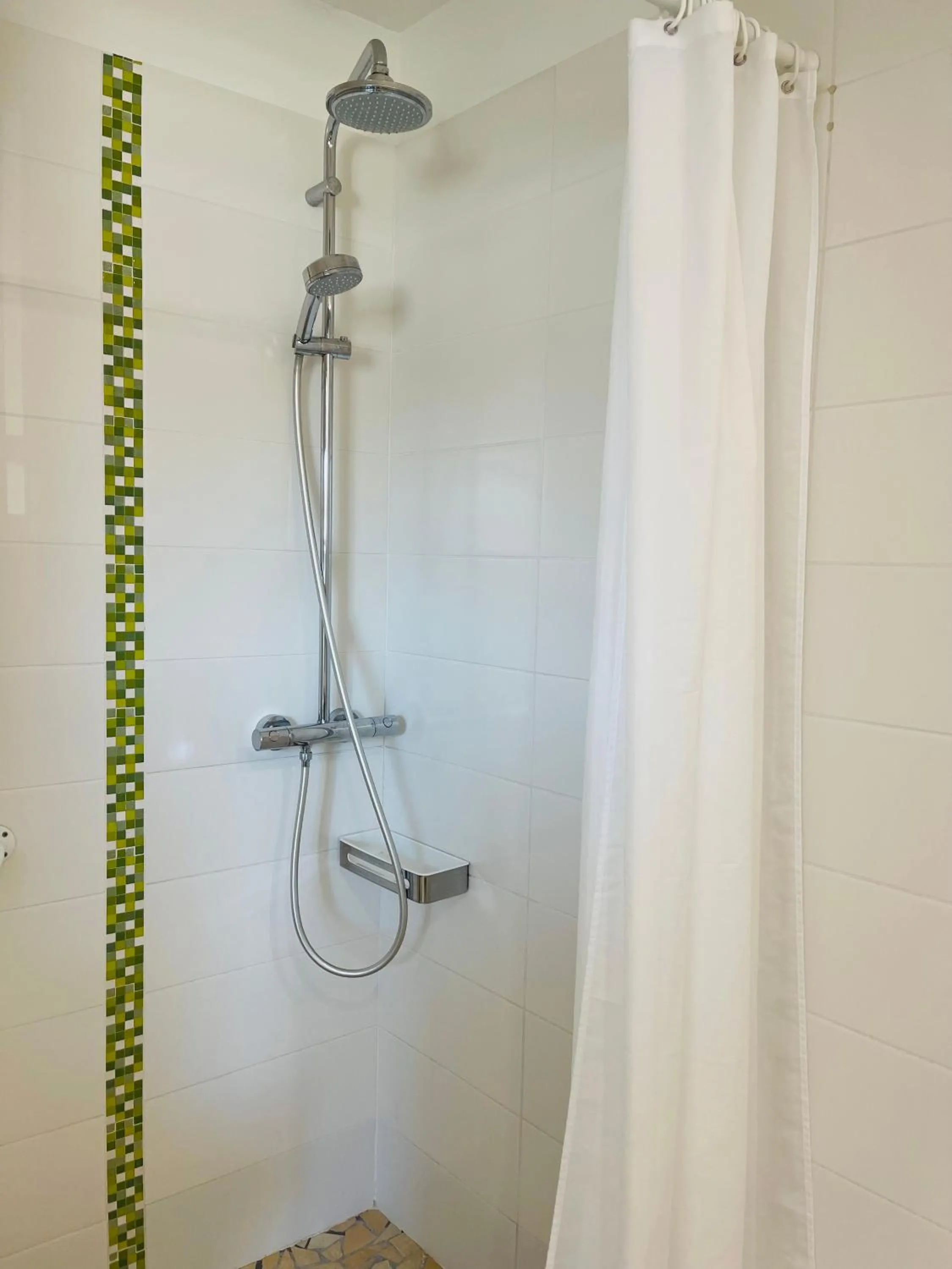 Shower in Clos des Aigrettes -6 Gîtes de charme et confort à 30m du Port de La Cotinière