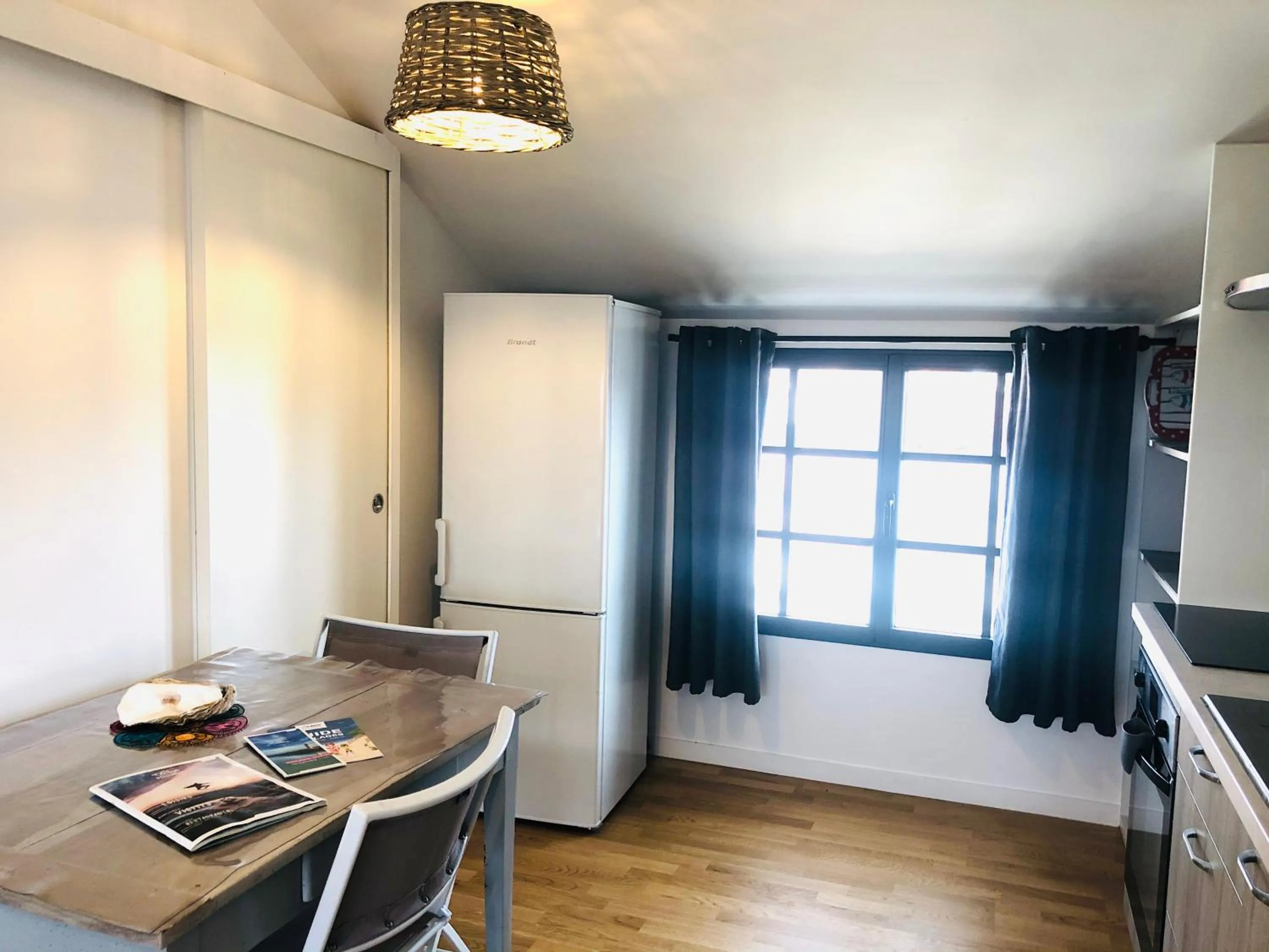 Dining area in Clos des Aigrettes -6 Gîtes de charme et confort à 30m du Port de La Cotinière