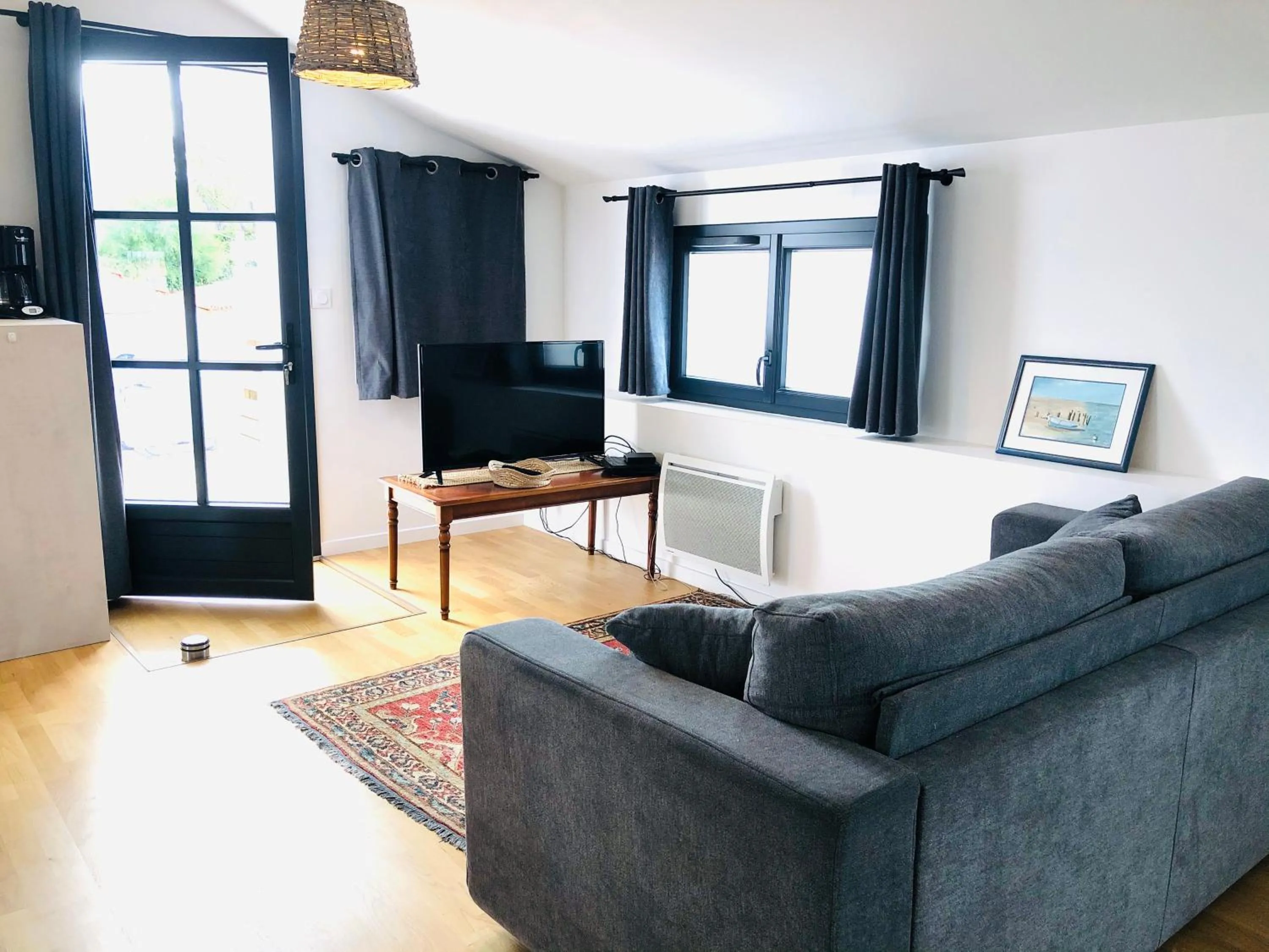 Communal lounge/ TV room in Clos des Aigrettes -6 Gîtes de charme et confort à 30m du Port de La Cotinière