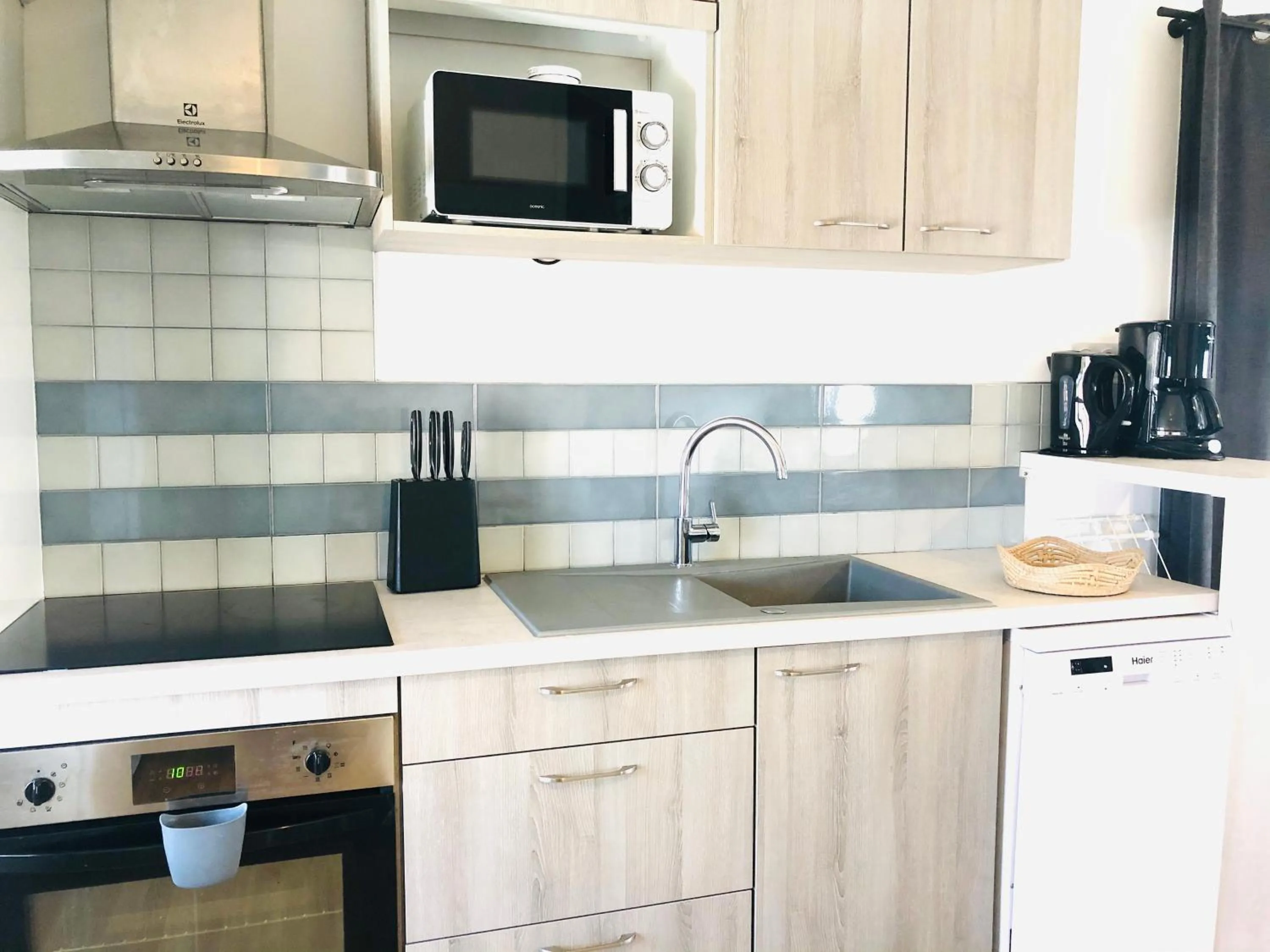 Coffee/tea facilities in Clos des Aigrettes -6 Gîtes de charme et confort à 30m du Port de La Cotinière