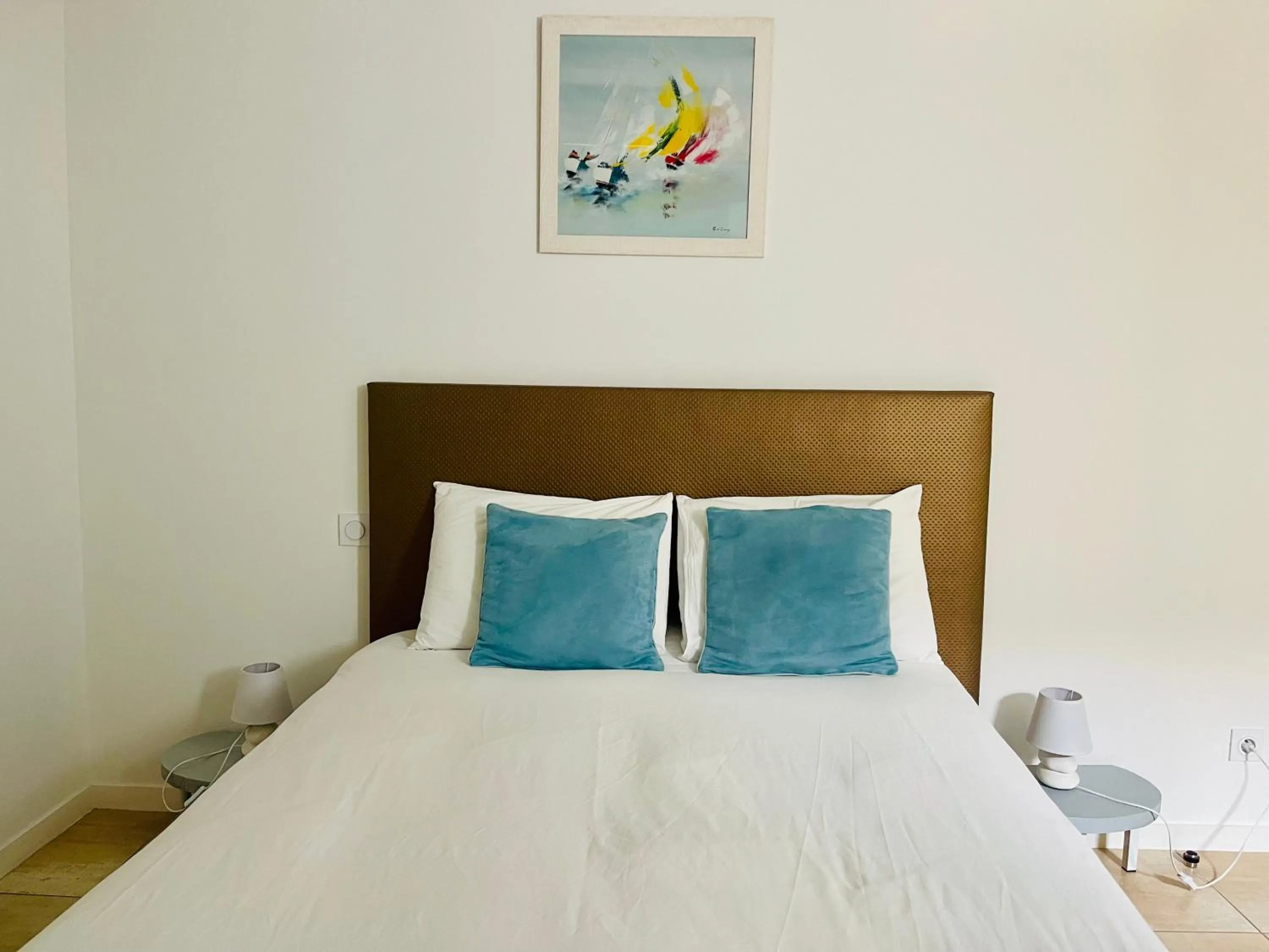 Bedroom, Bed in Clos des Aigrettes -6 Gîtes de charme et confort à 30m du Port de La Cotinière