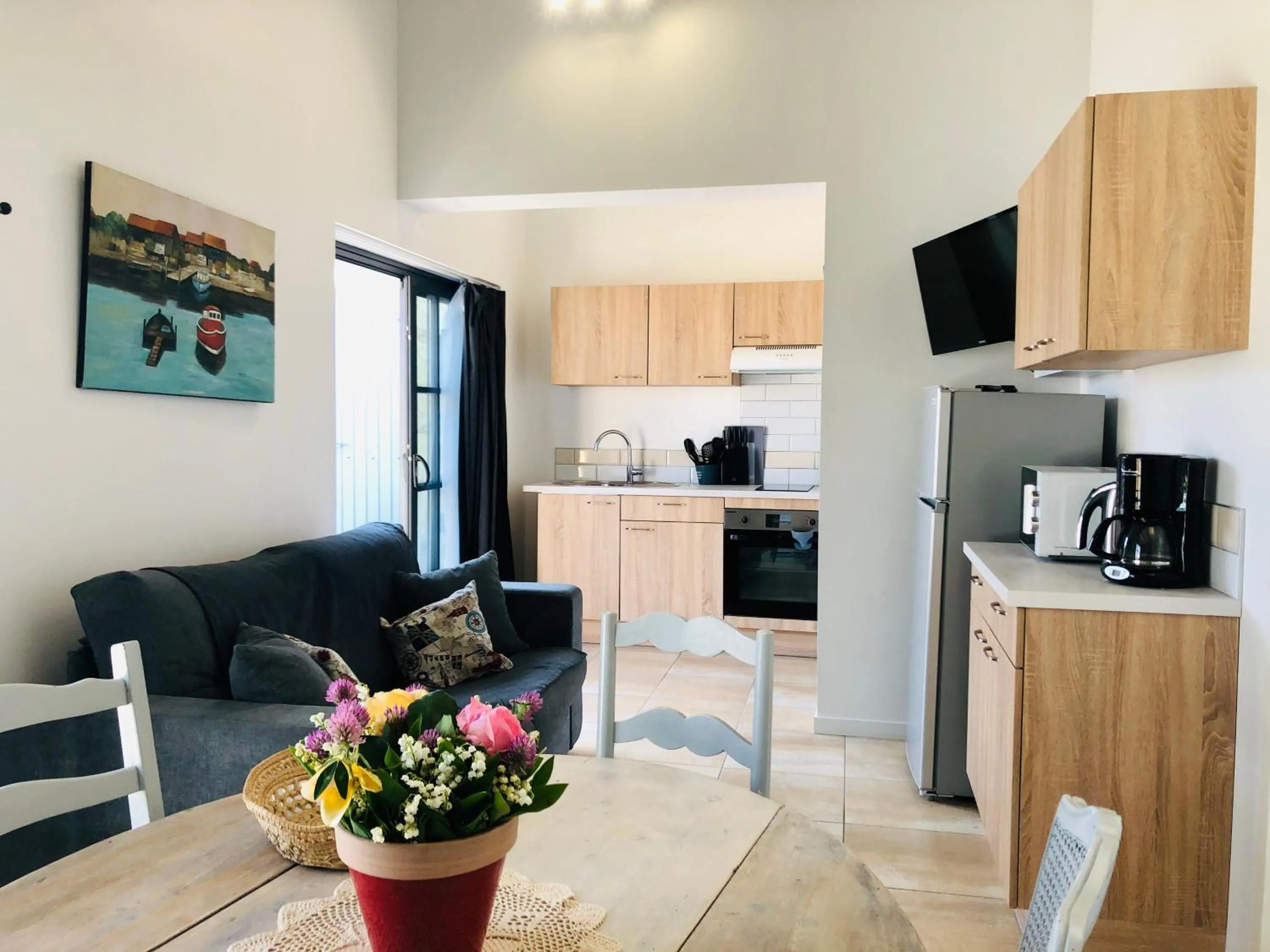 Coffee/tea facilities in Clos des Aigrettes -6 Gîtes de charme et confort à 30m du Port de La Cotinière