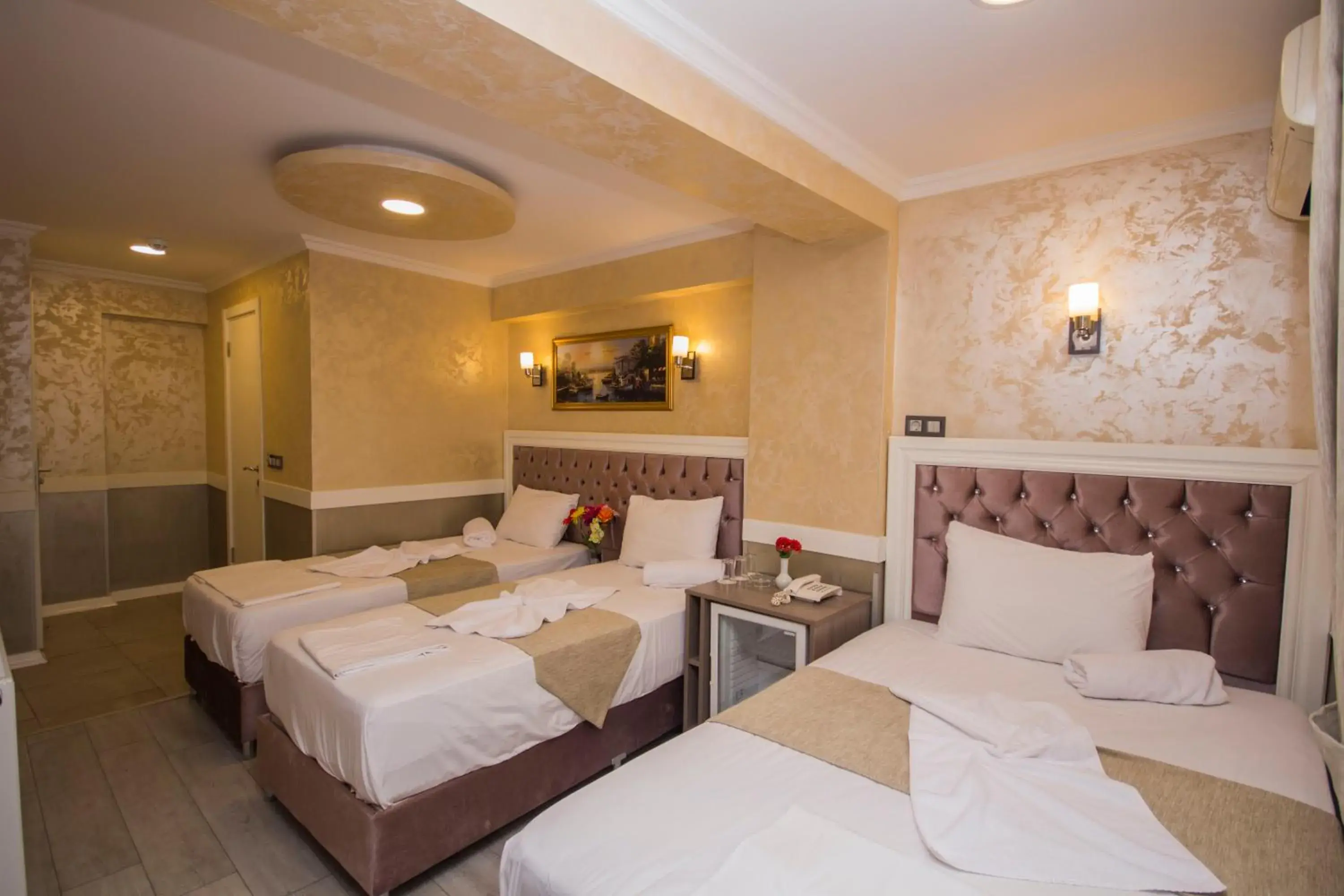 Standard Triple Room in Hotel Bestur Standard Triple Room in Hotel Bestur