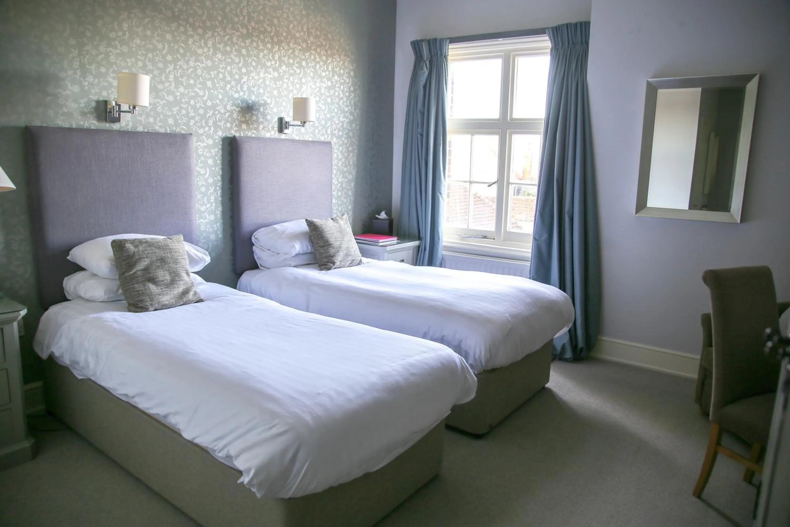 Bedroom, Bed in The Bell Hotel