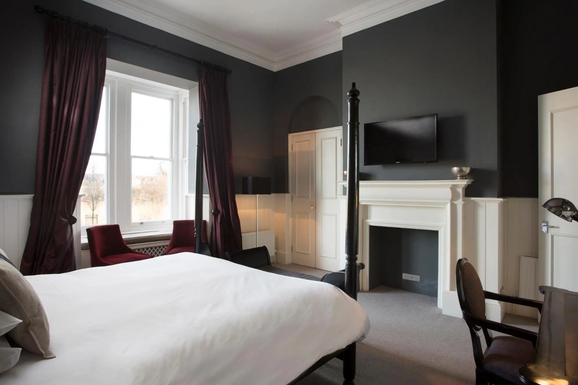 Bedroom, Bed in The Bell Hotel