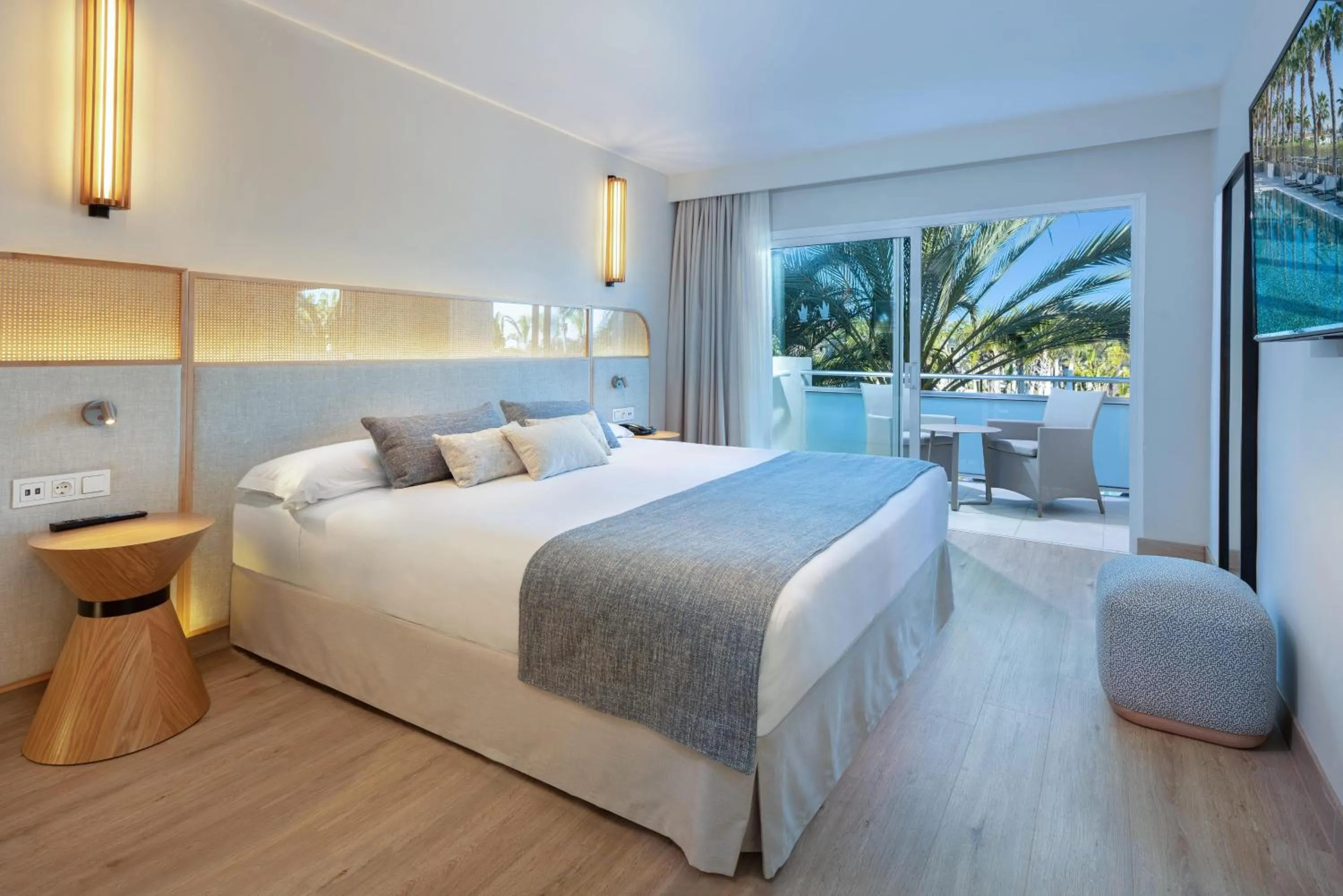 Photo of the whole room, Bed in Maspalomas Princess