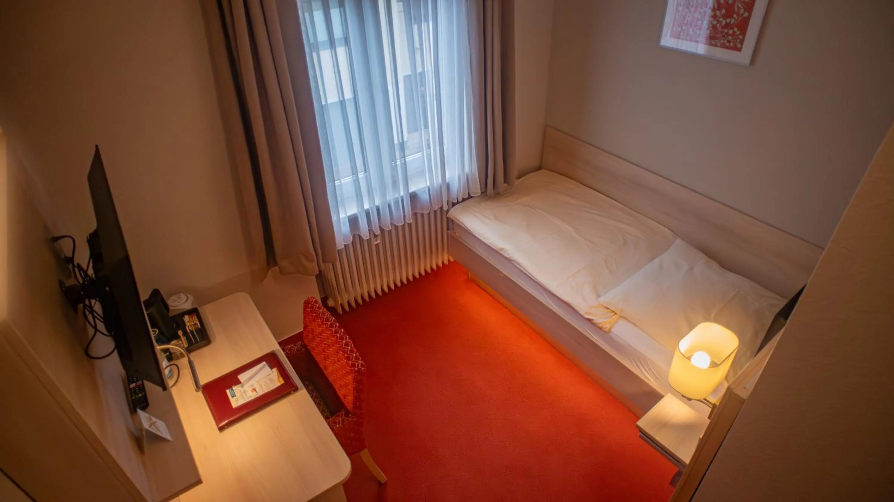 Photo of the whole room, Bed in Hotel Unter den Linden